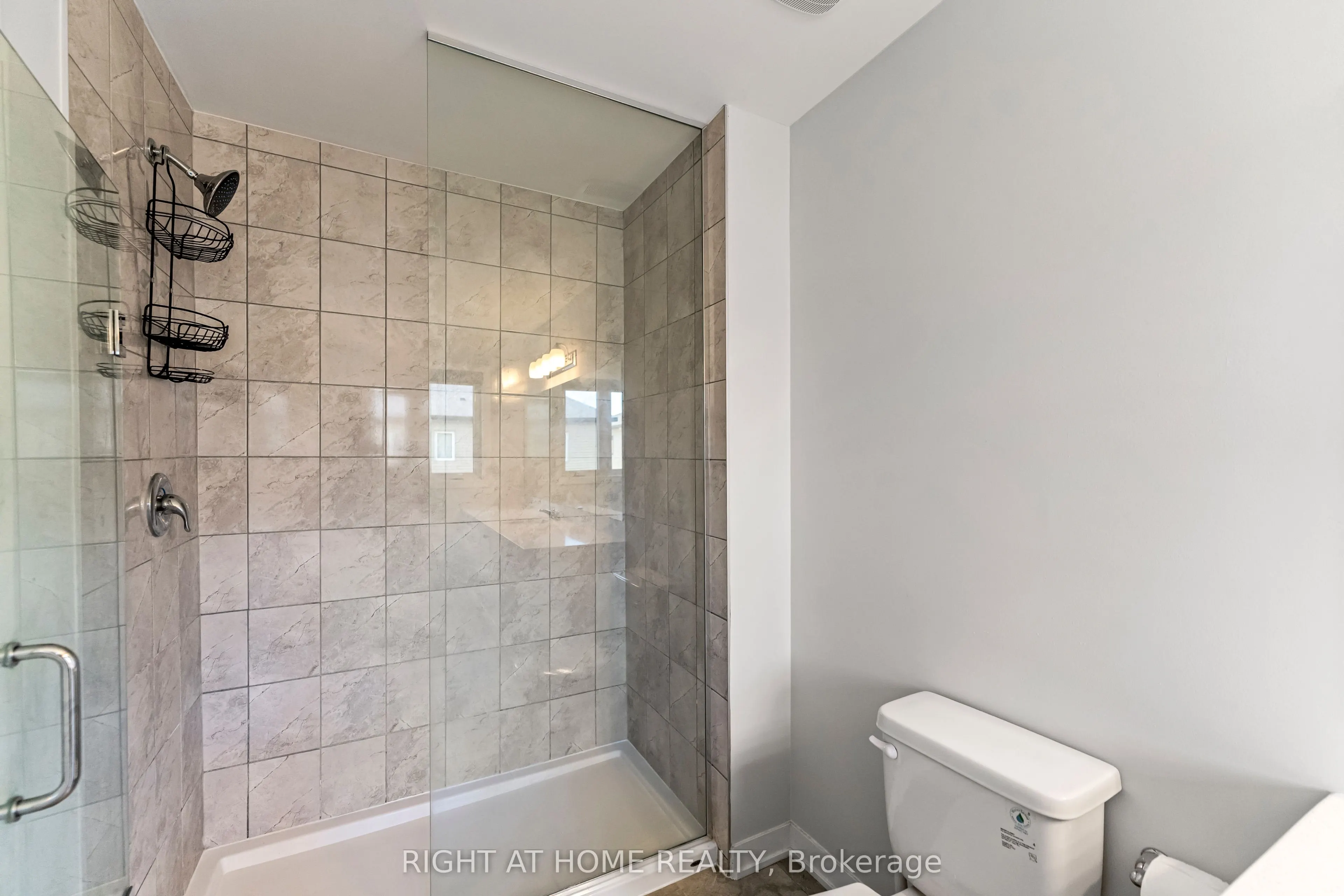 221 Billrian Crescent