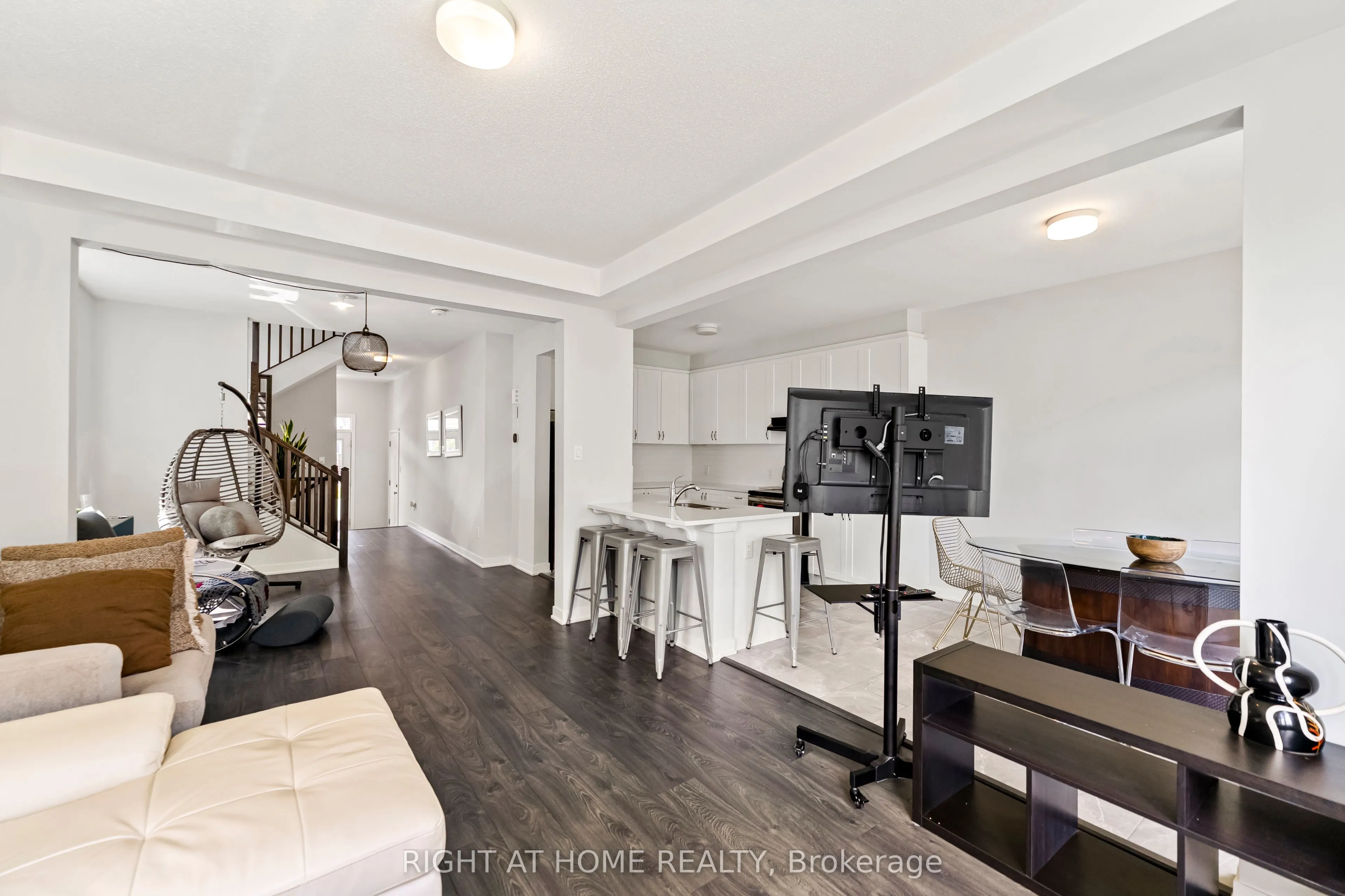 221 Billrian Crescent