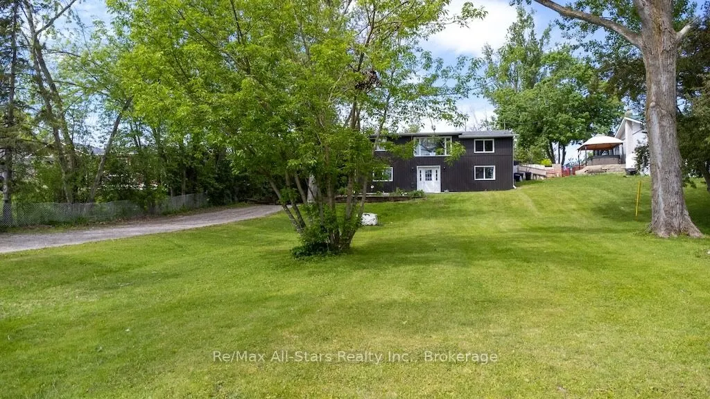 9 Riverside Drive