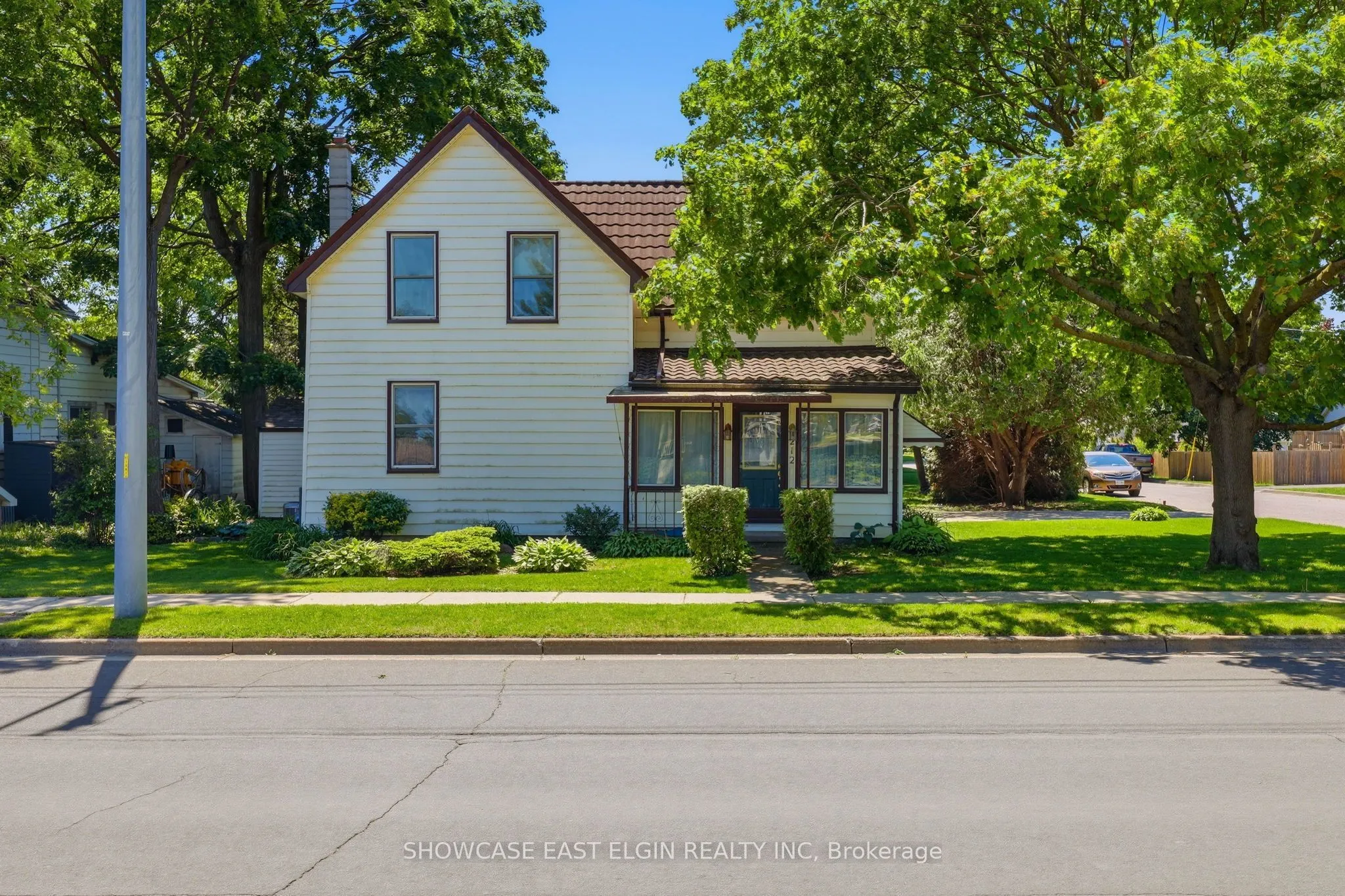 212 Sydenham Street E