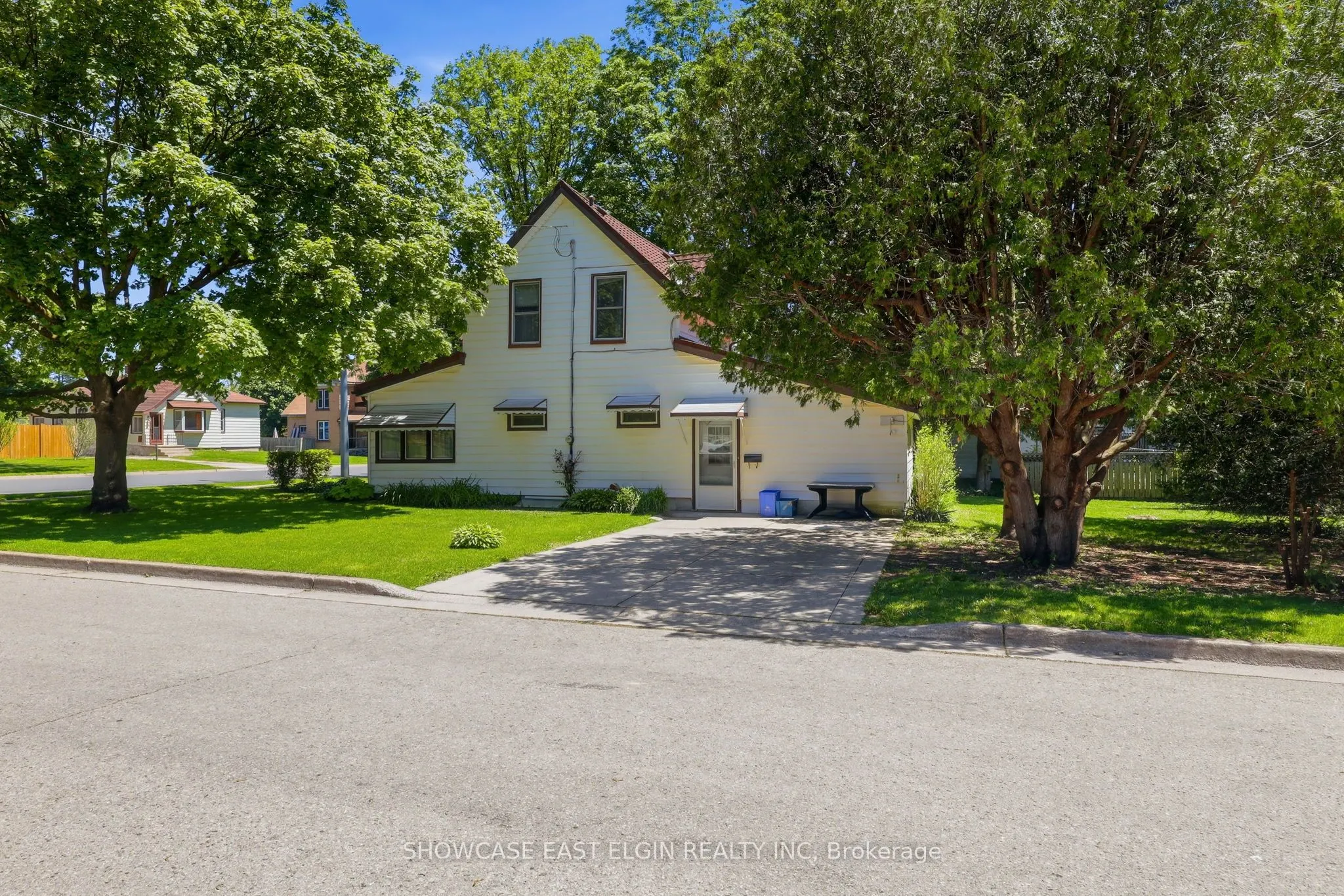 212 Sydenham Street E