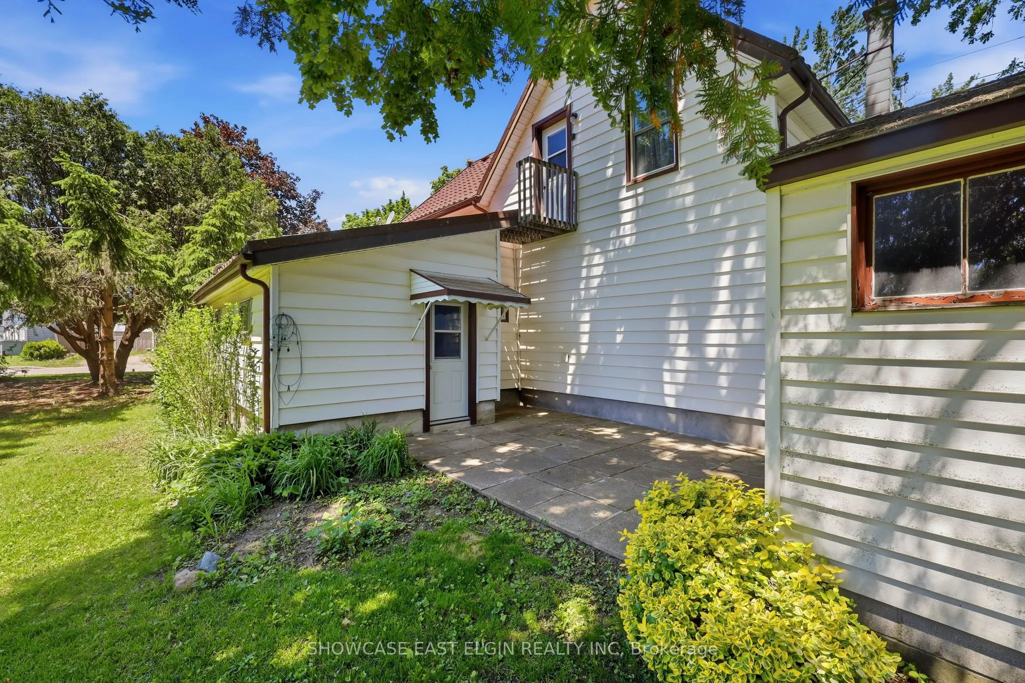 212 Sydenham Street E