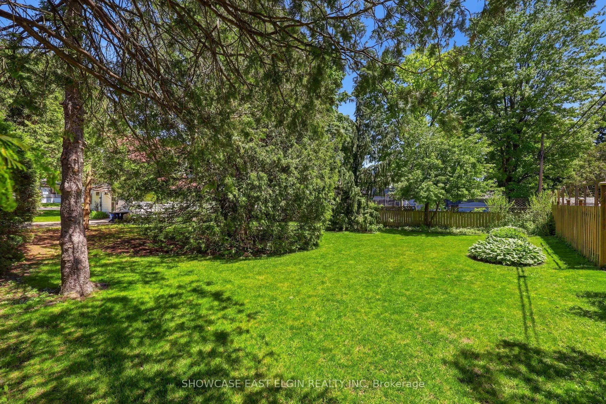 212 Sydenham Street E