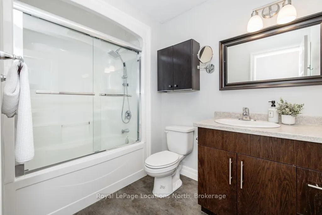 43 NAPIER Street W