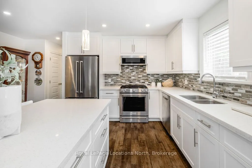43 NAPIER Street W