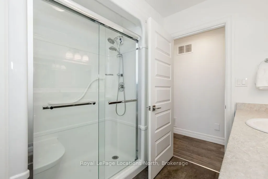 43 NAPIER Street W