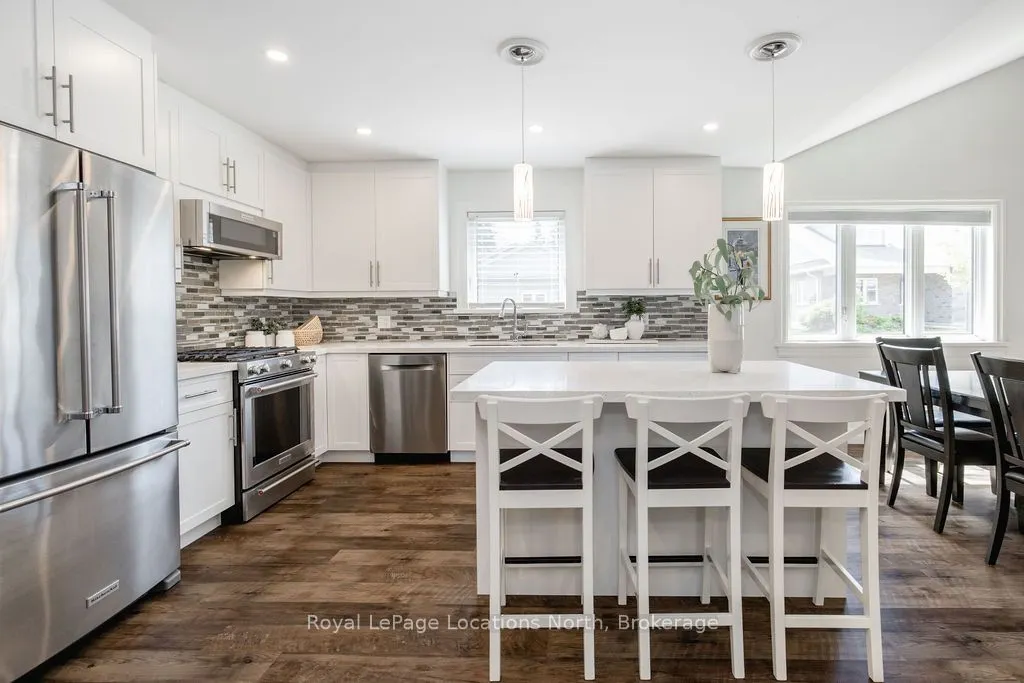 43 NAPIER Street W