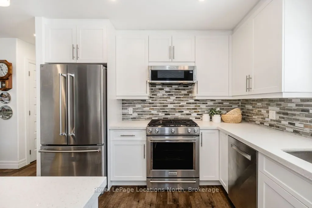 43 NAPIER Street W