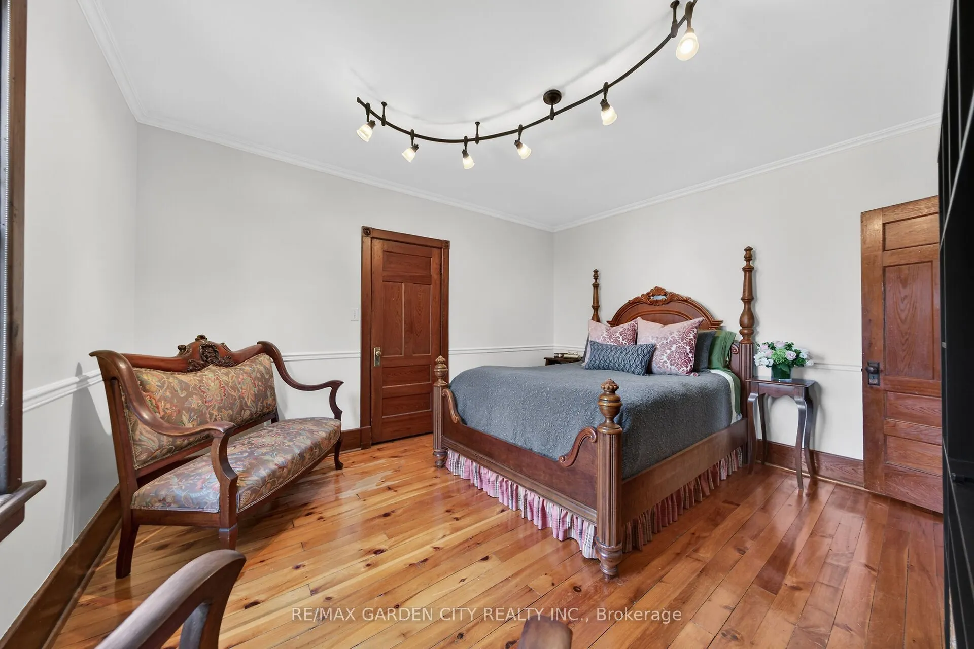 24-26 MAPLE Avenue