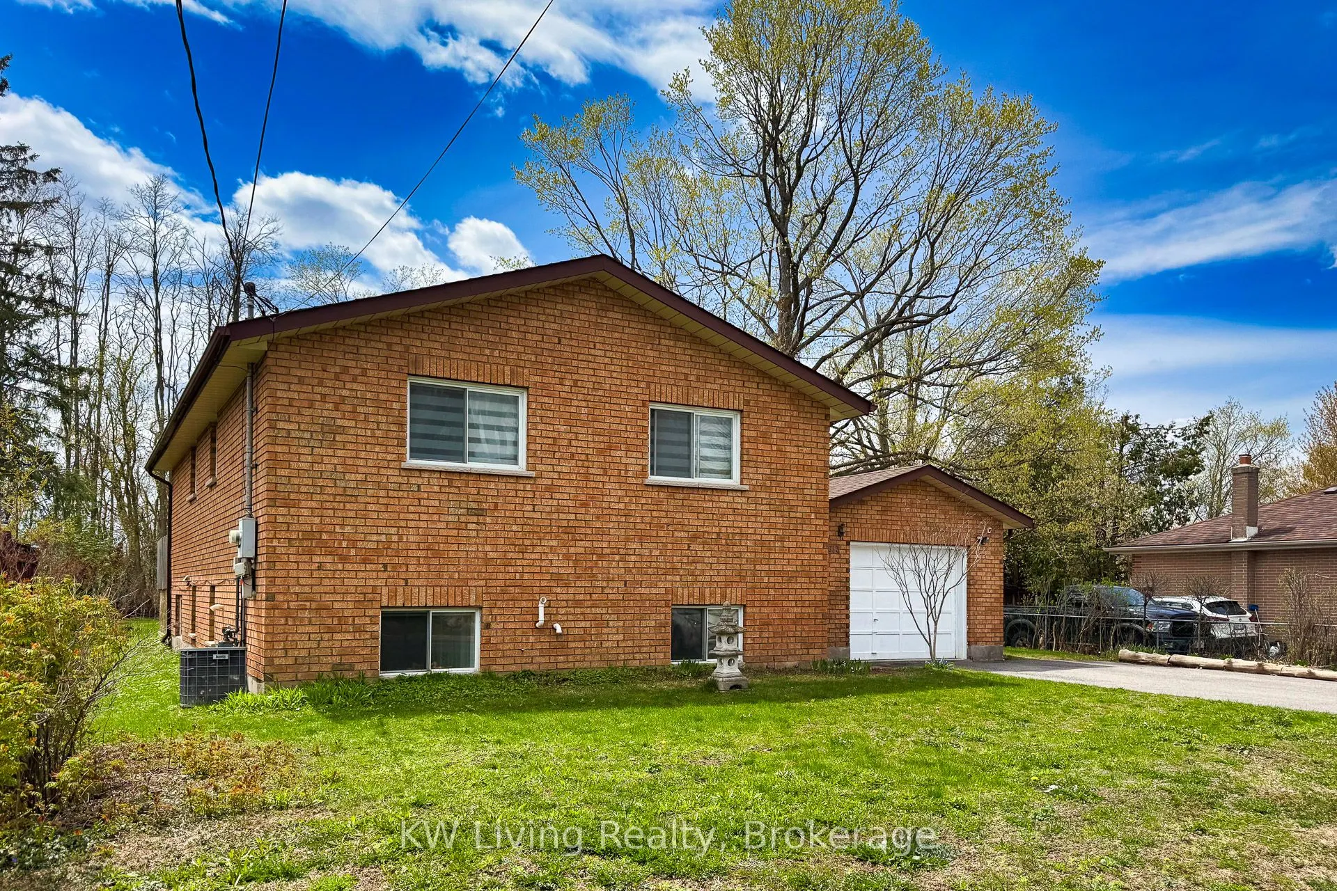 833 Fairbairn Street