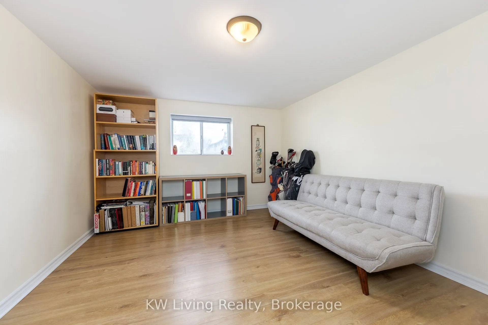 833 Fairbairn Street