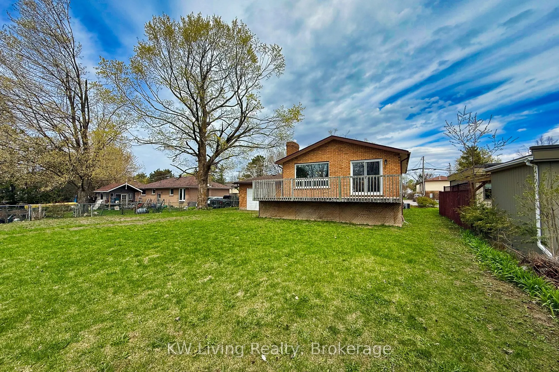 833 Fairbairn Street