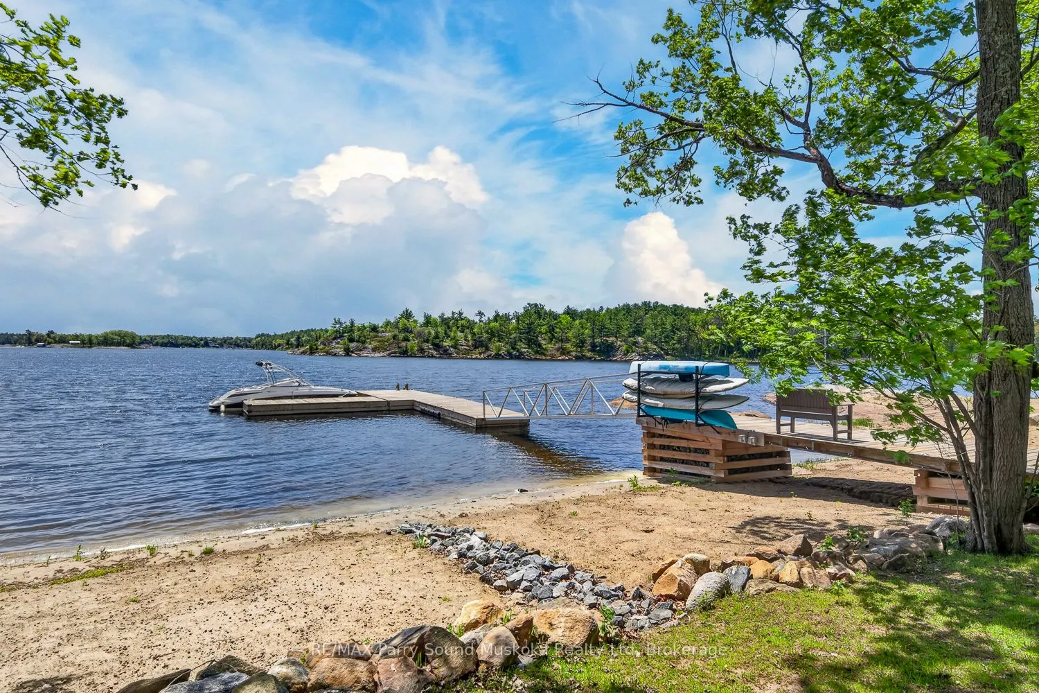 32 A11 Island