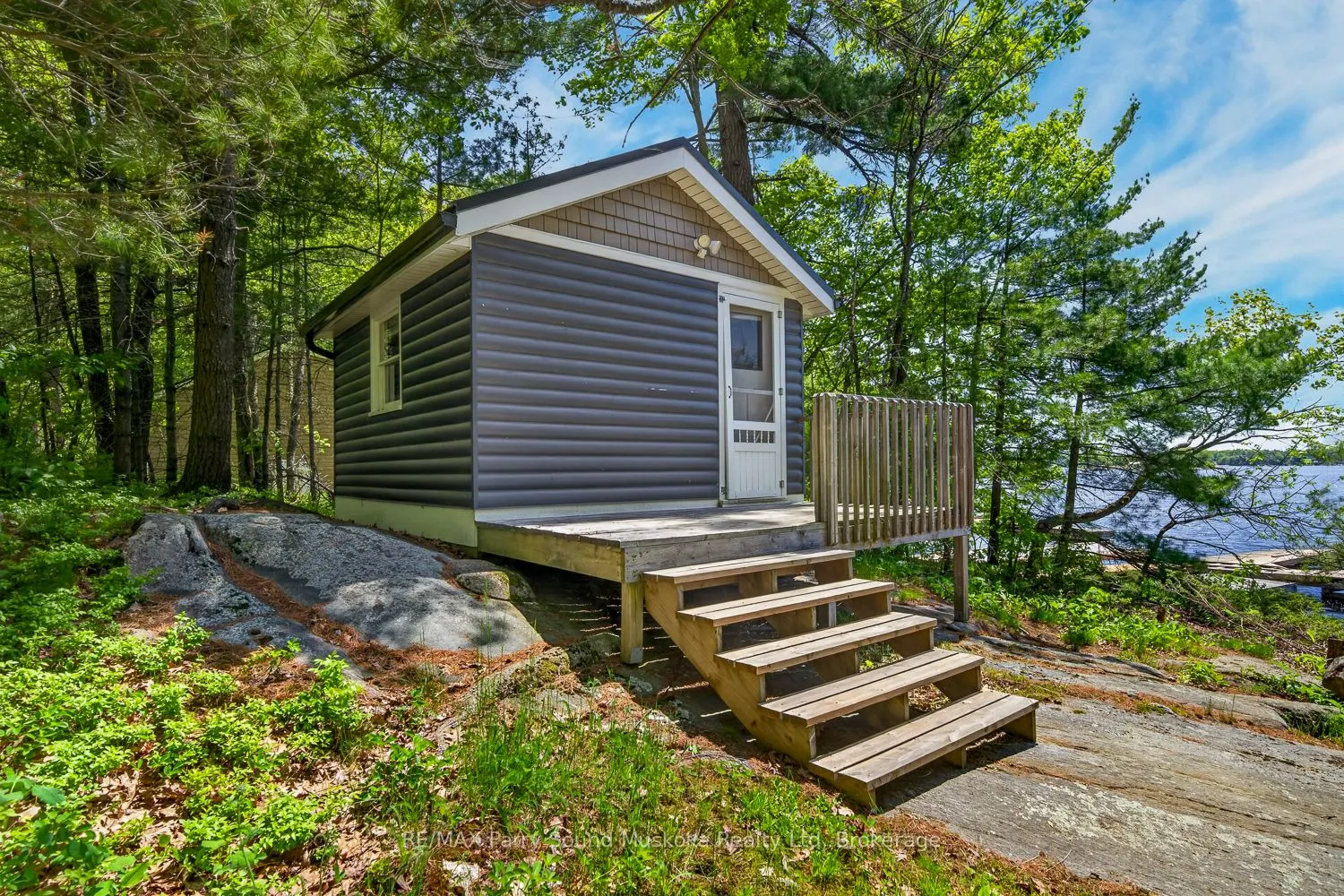32 A11 Island