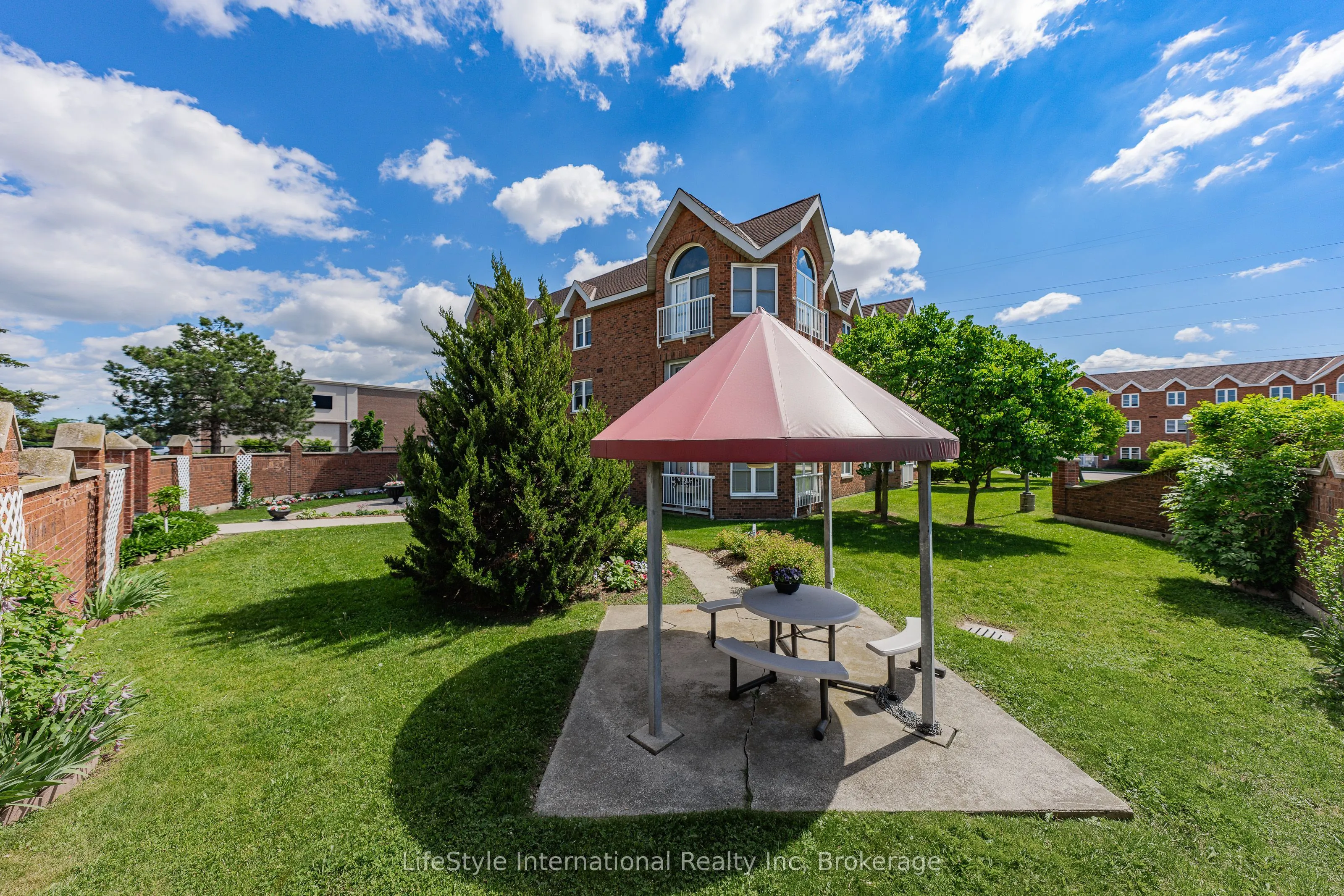 208 Silvercreek Parkway N #213