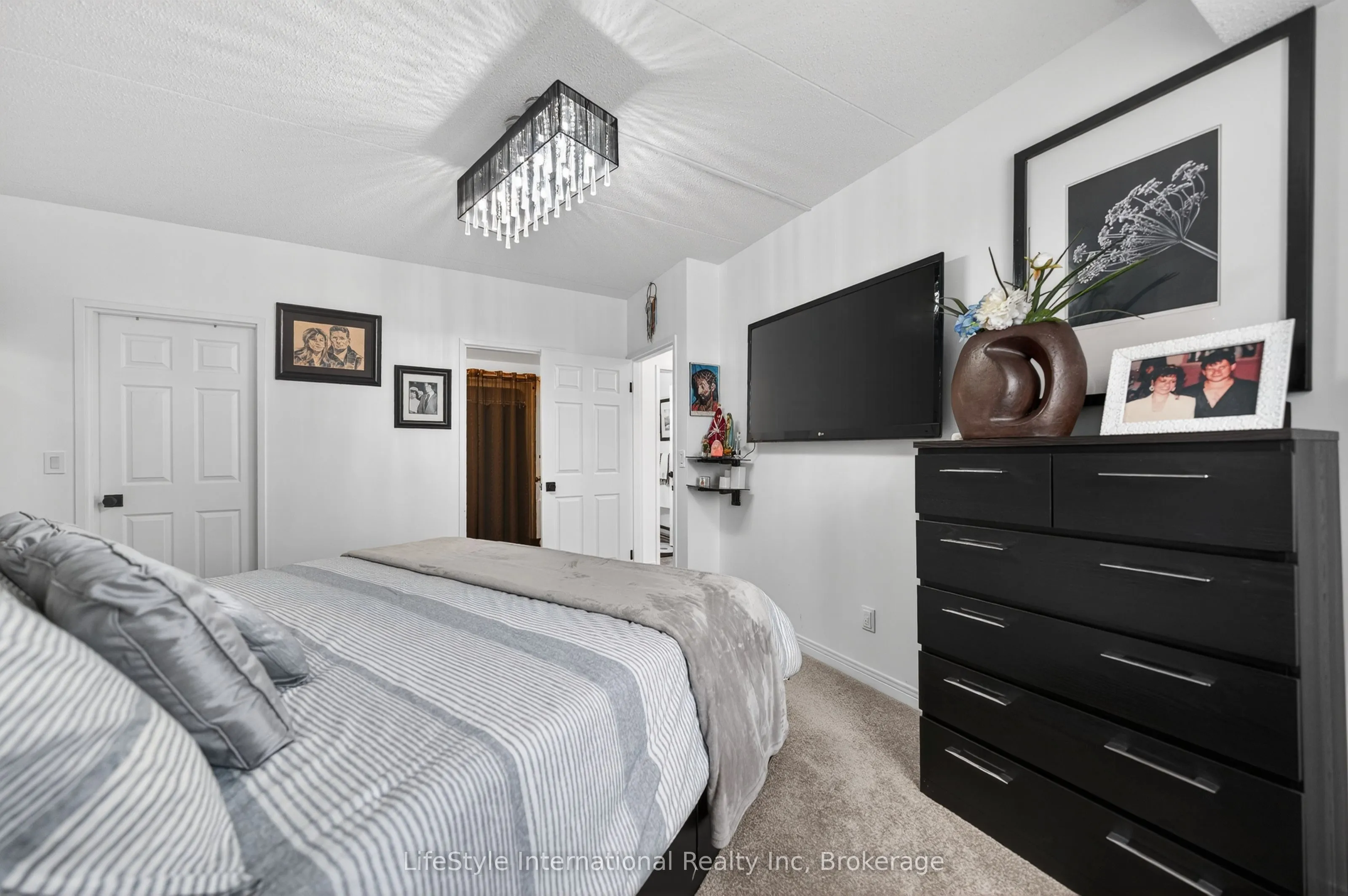 208 Silvercreek Parkway N #213