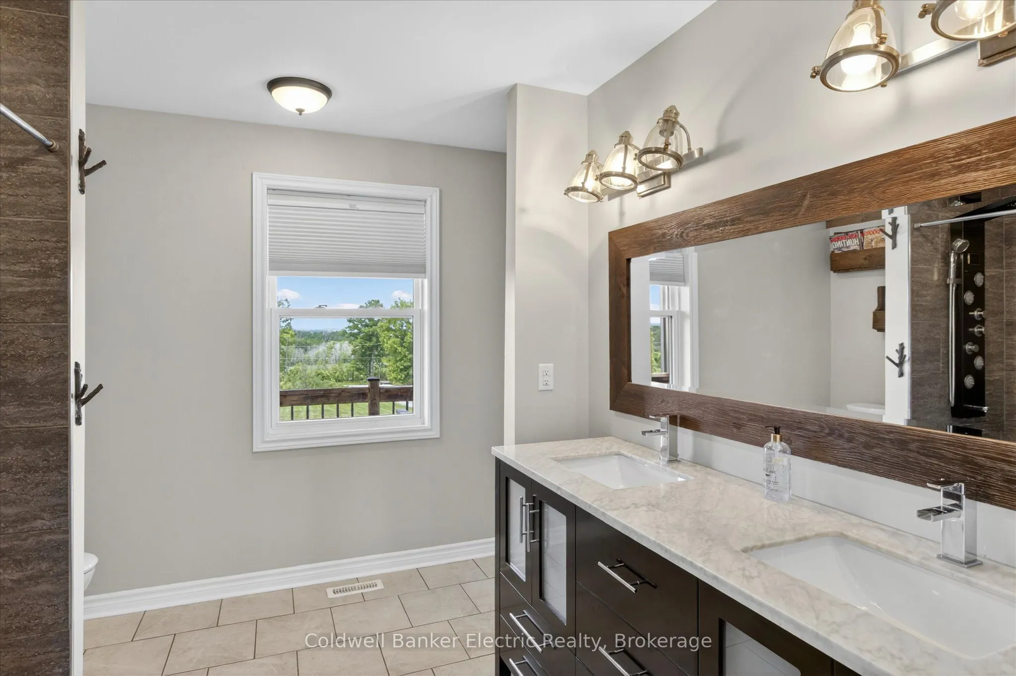 487 11th Concession W