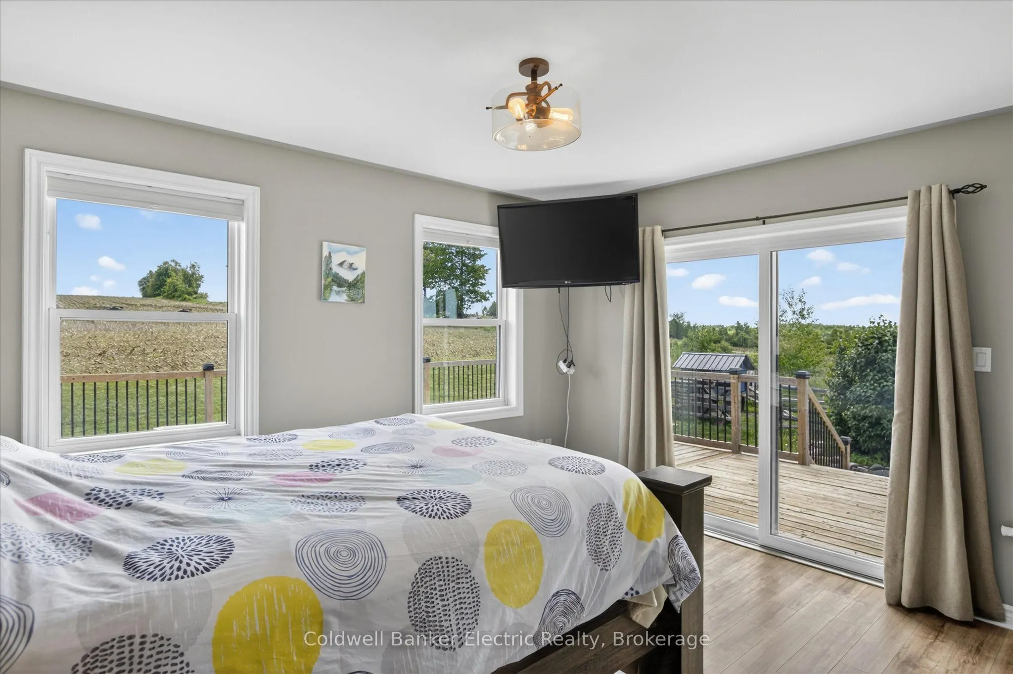 487 11th Concession W