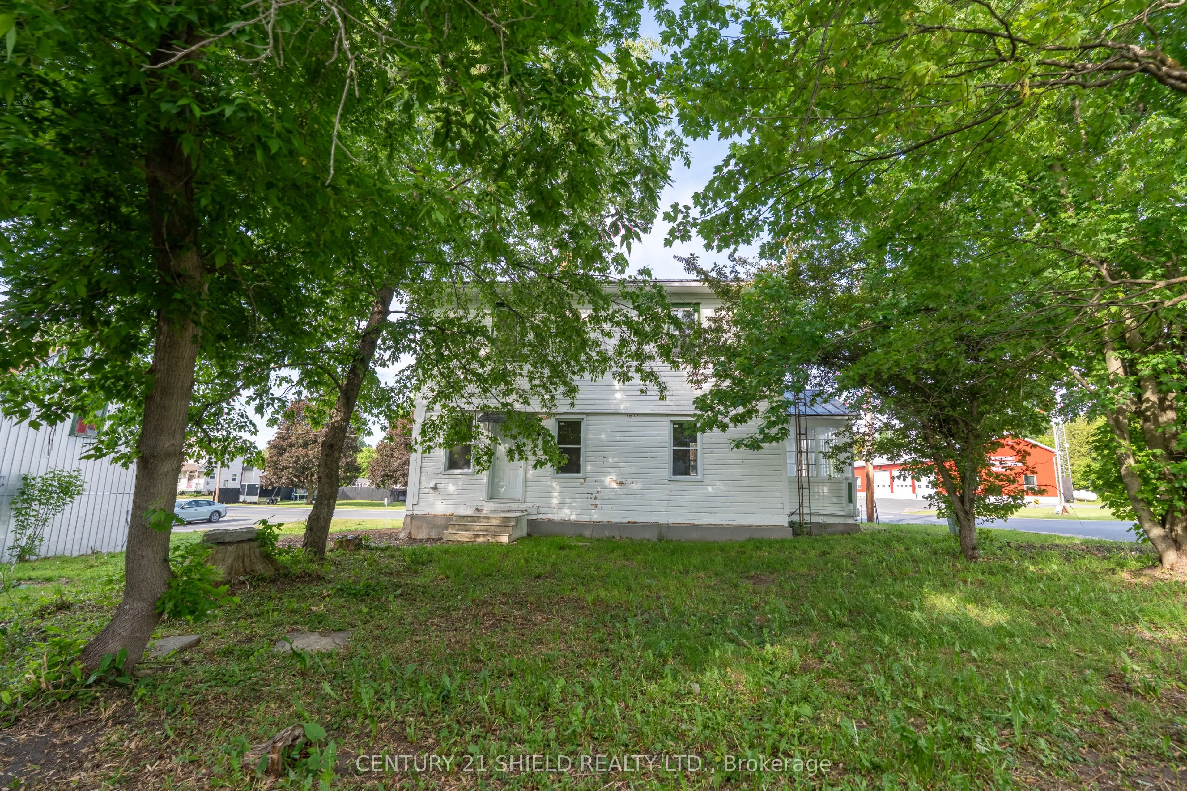 18491 Hughie Munro Street