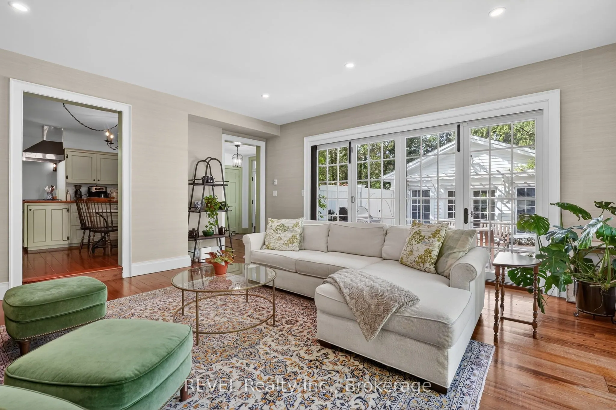 235 Simcoe Street