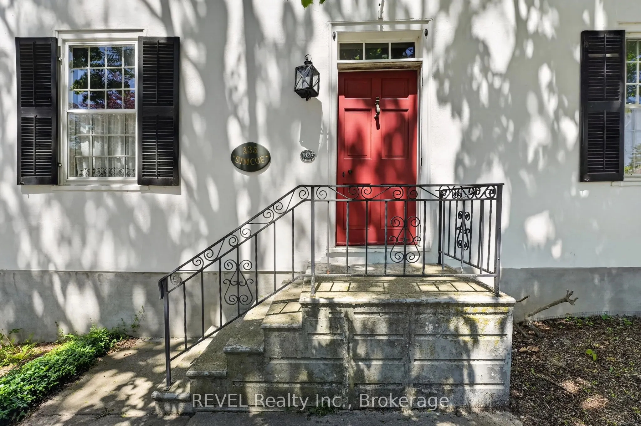 235 Simcoe Street