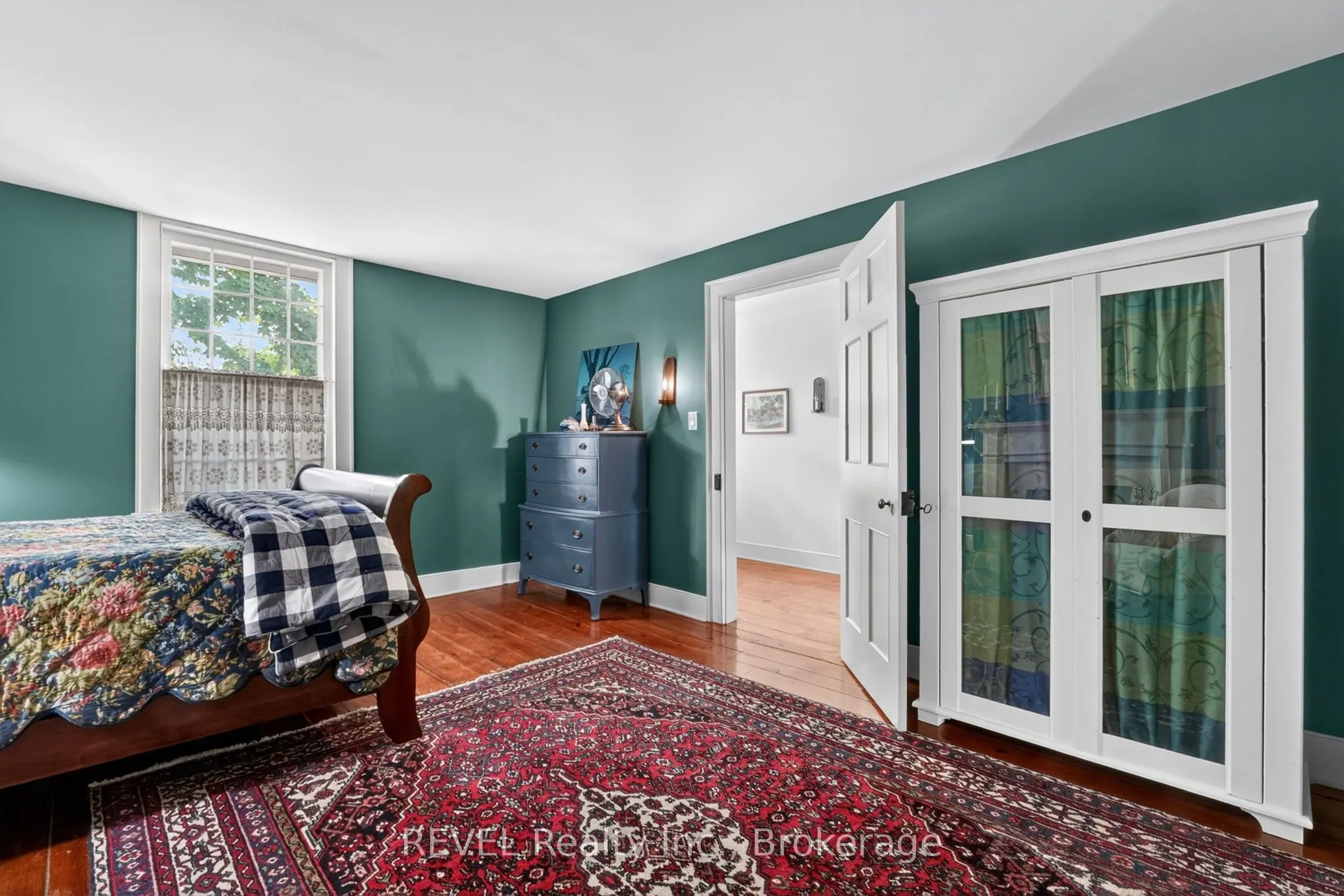 235 Simcoe Street