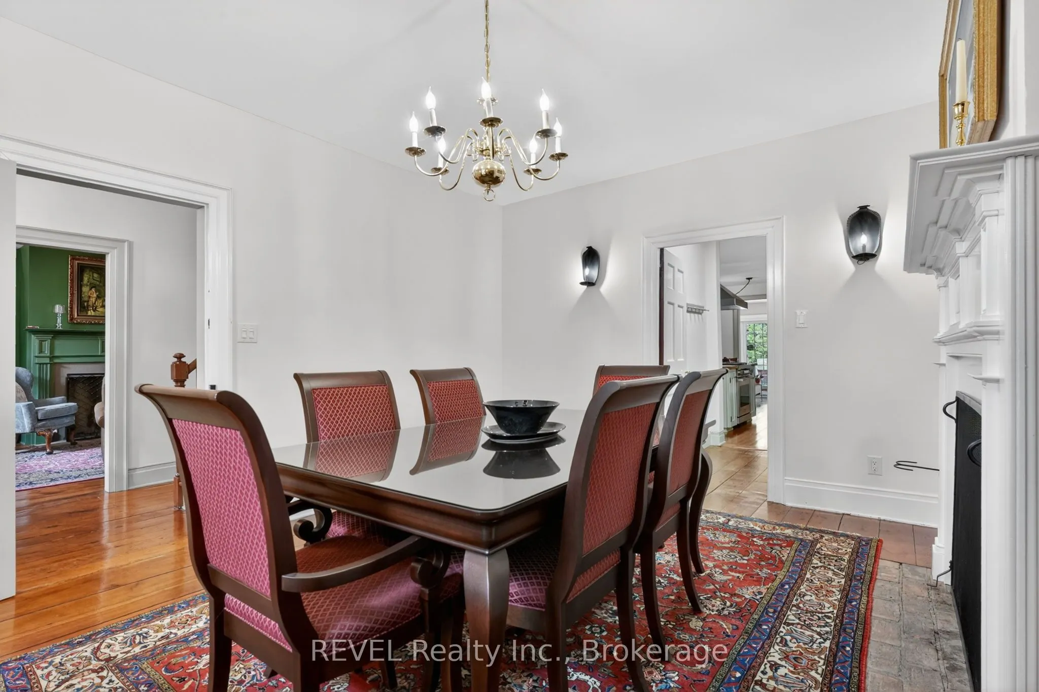 235 Simcoe Street