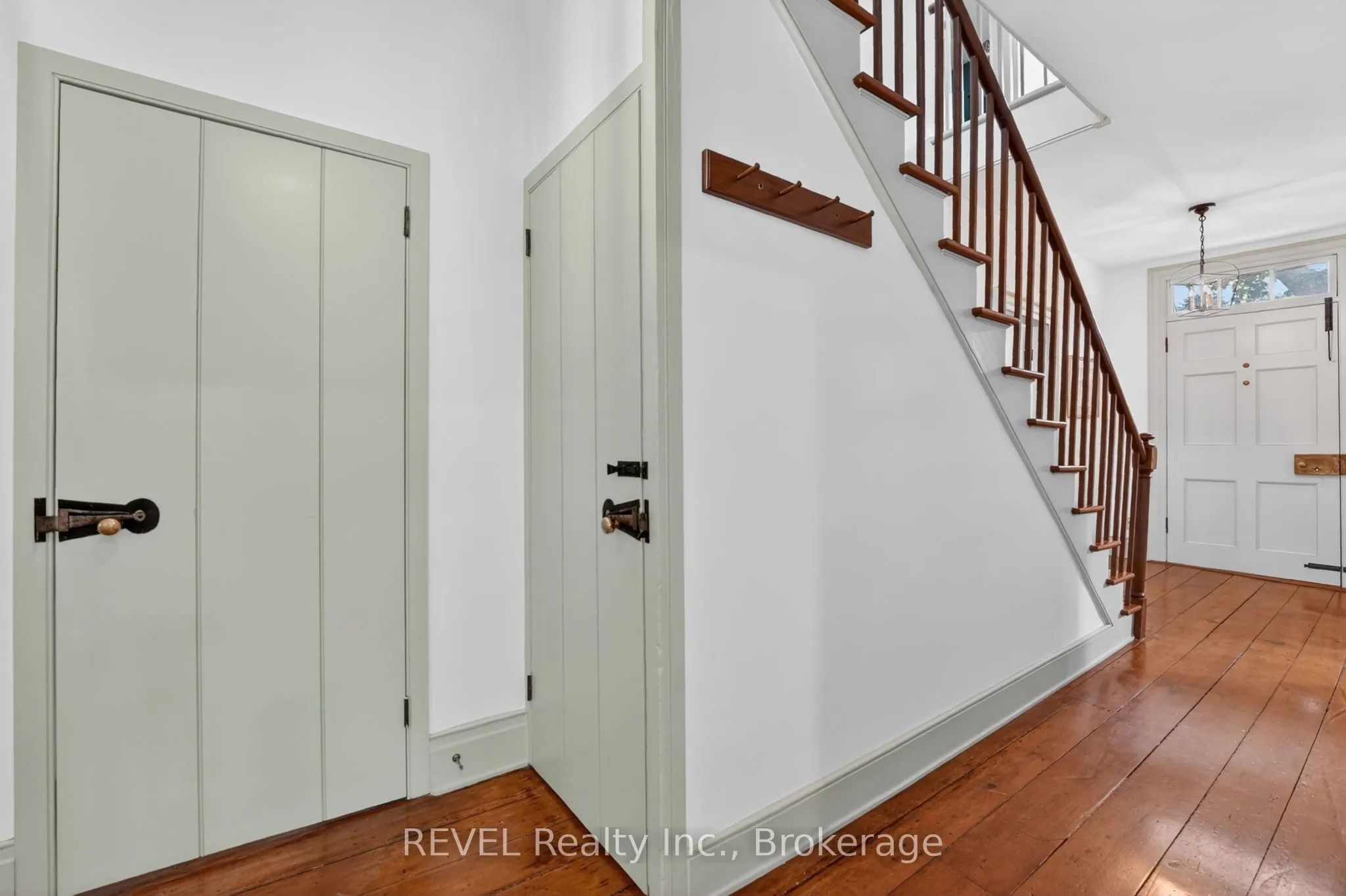 235 Simcoe Street