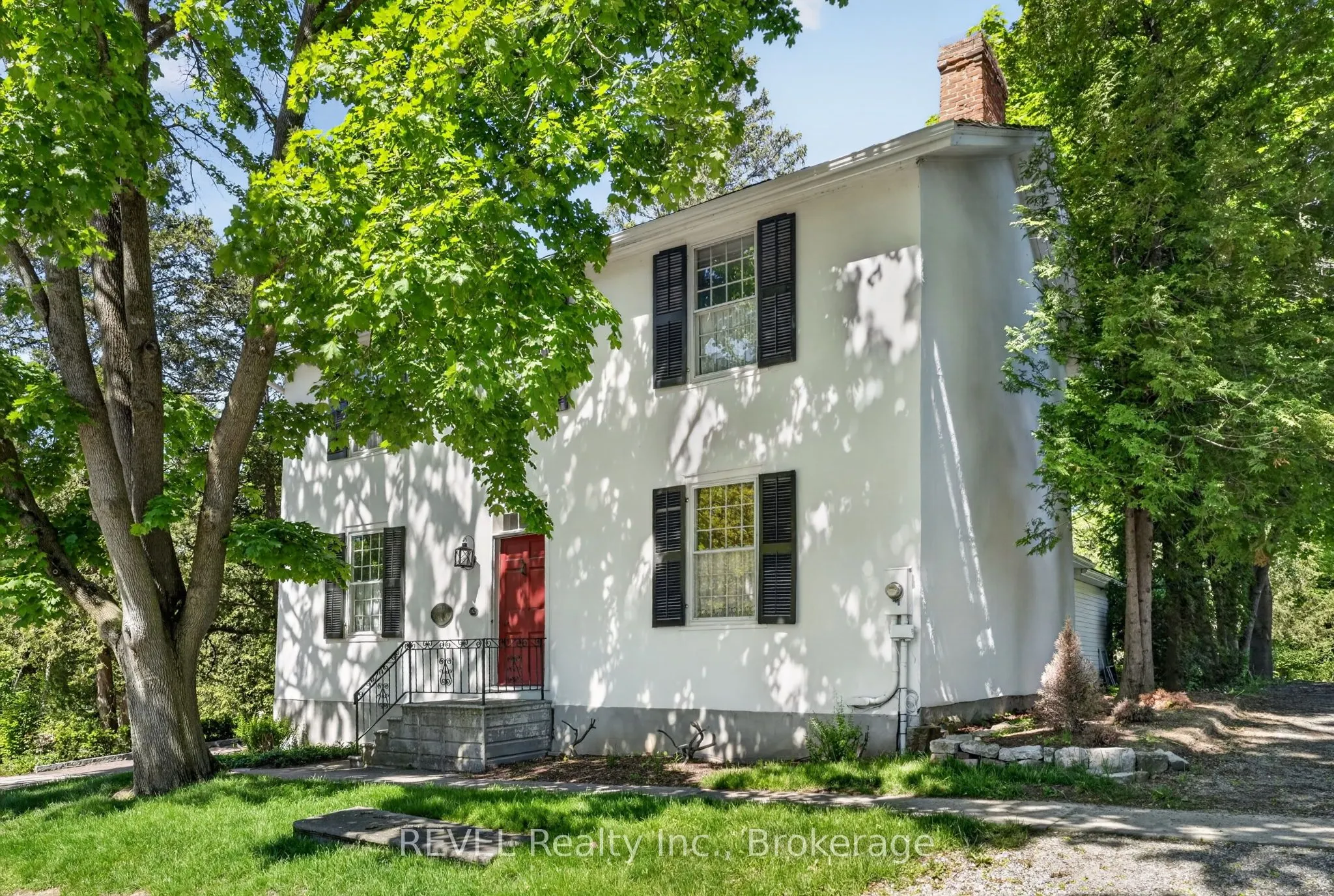 235 Simcoe Street