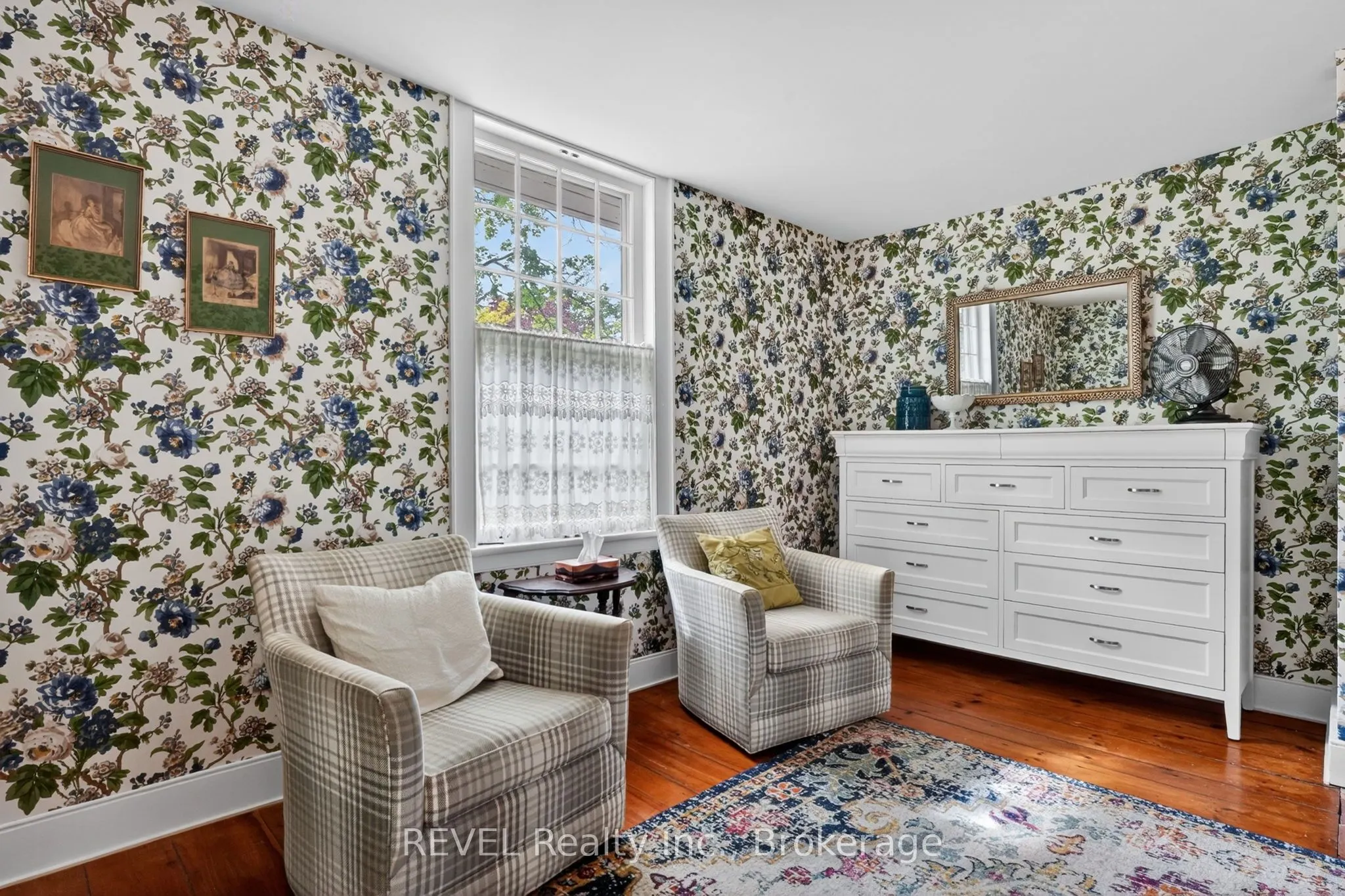 235 Simcoe Street