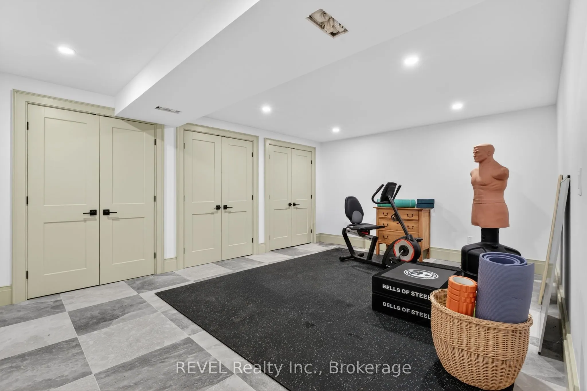 235 Simcoe Street