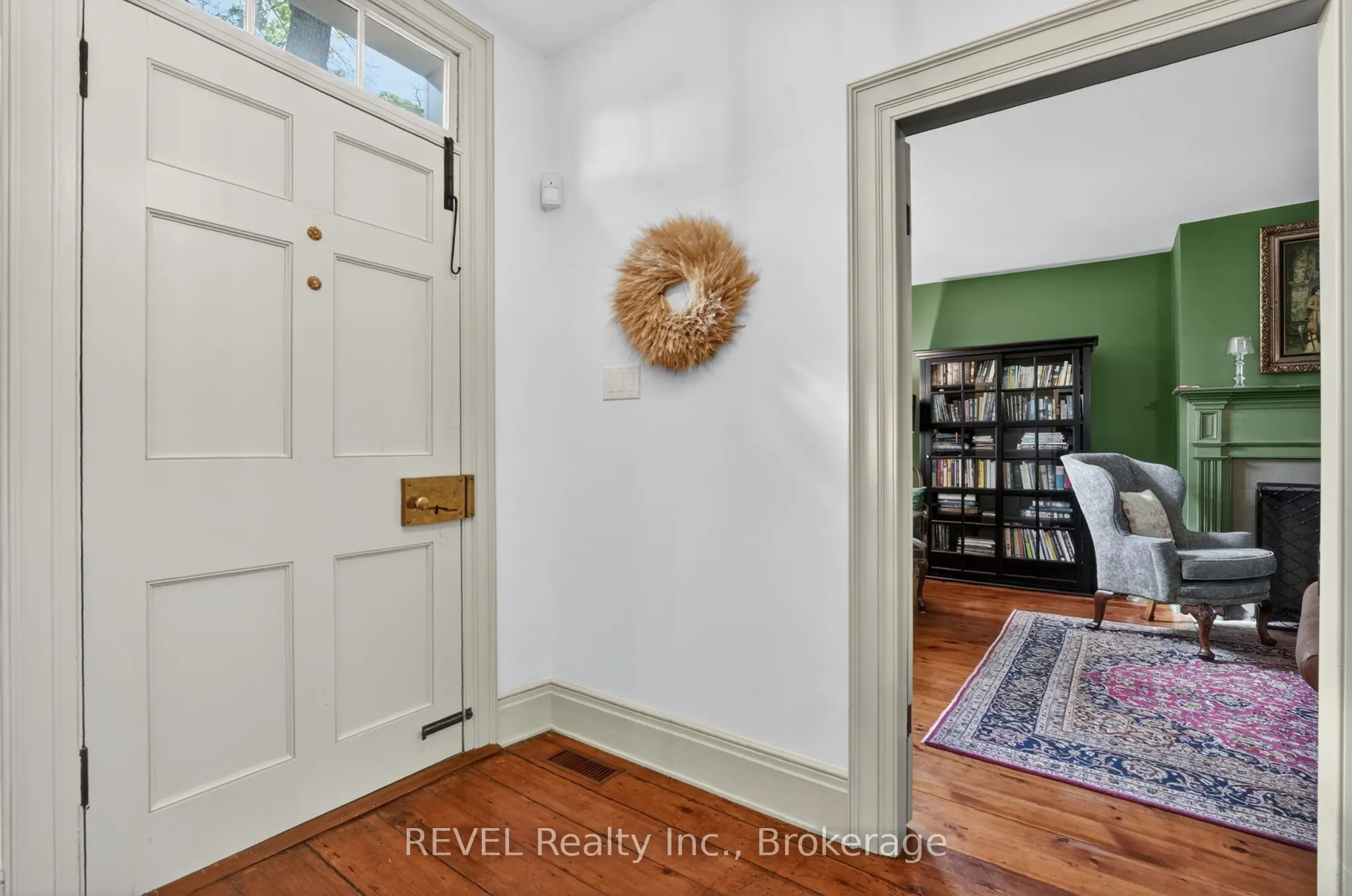 235 Simcoe Street
