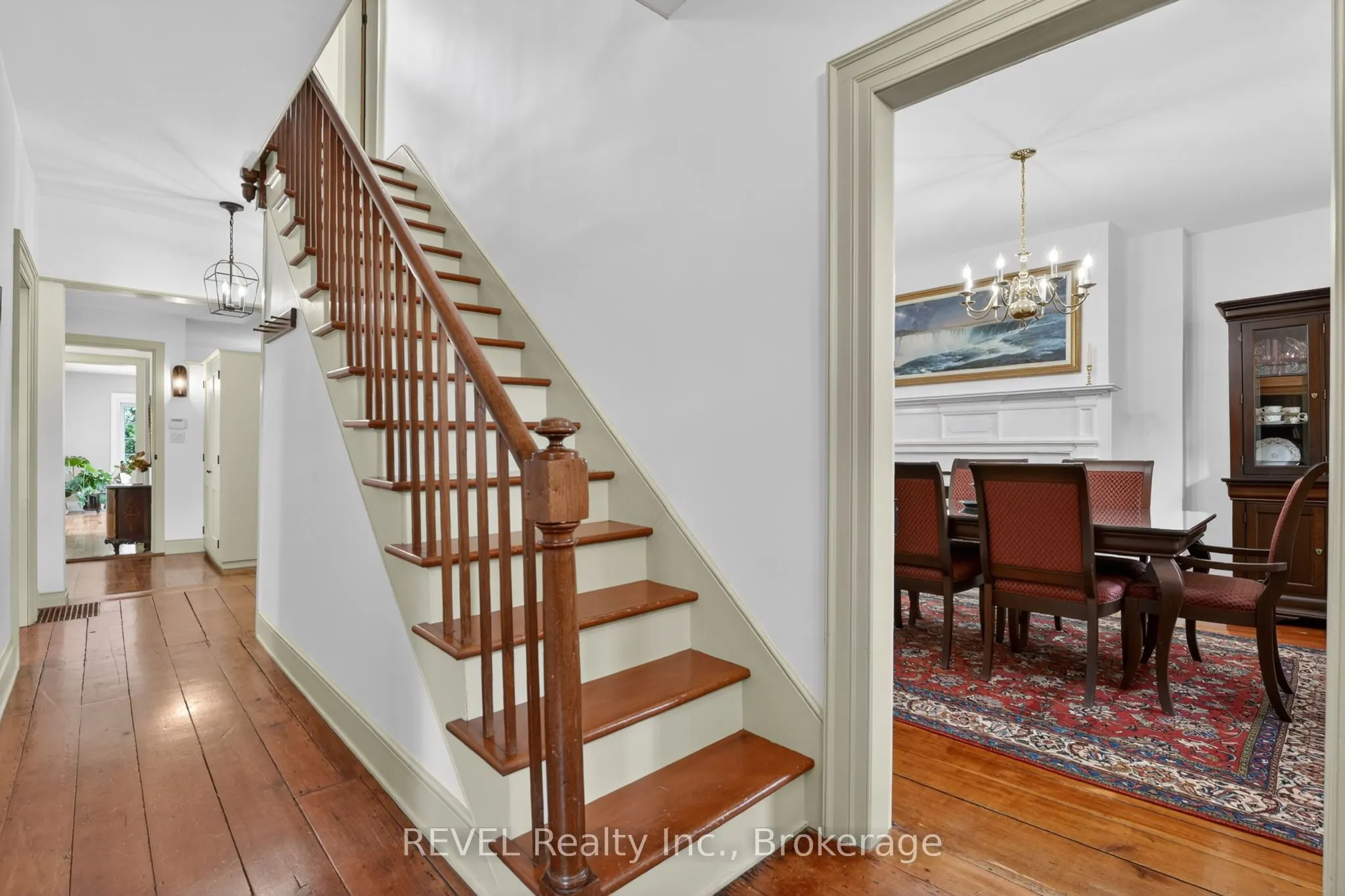 235 Simcoe Street