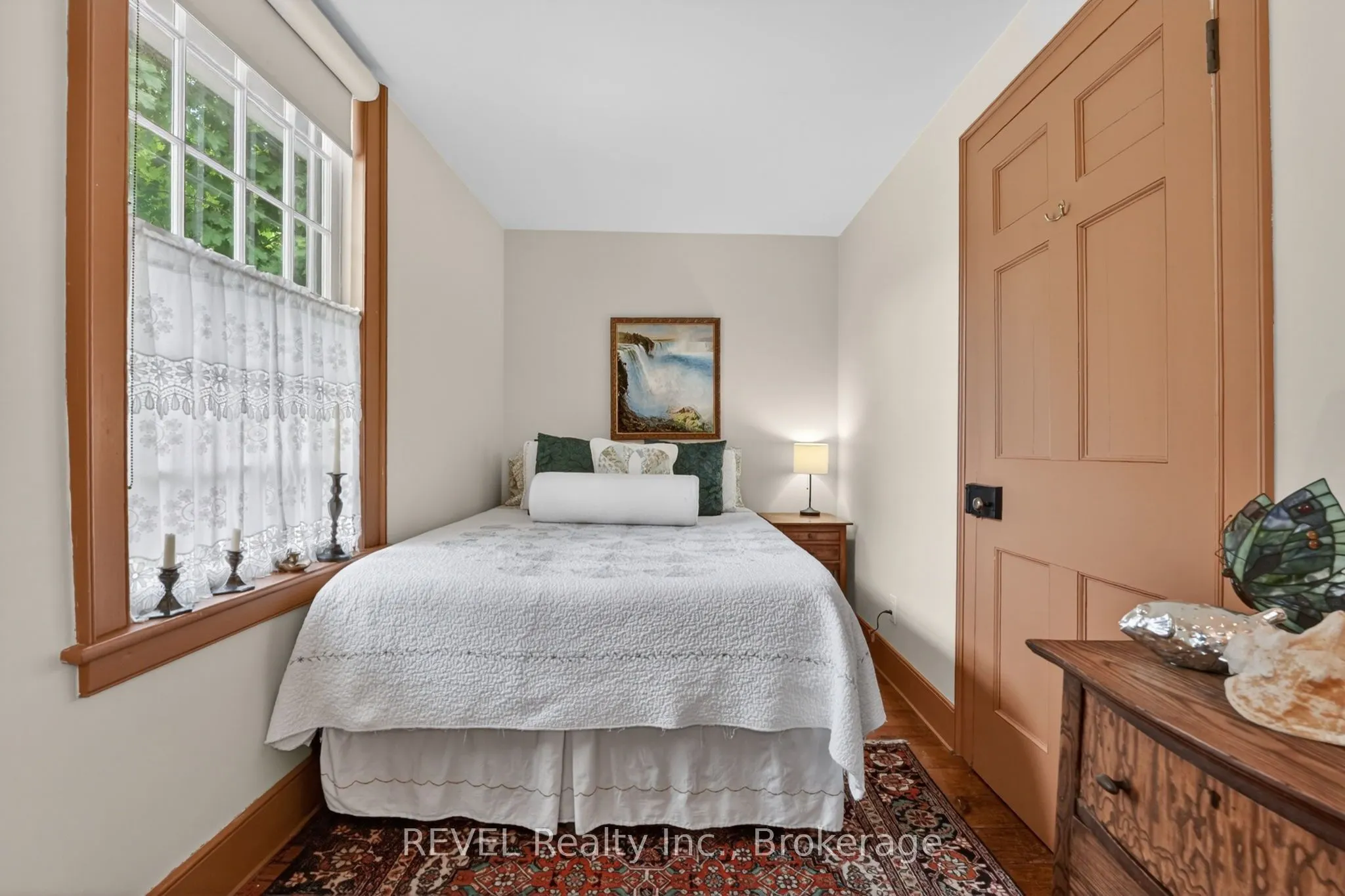 235 Simcoe Street