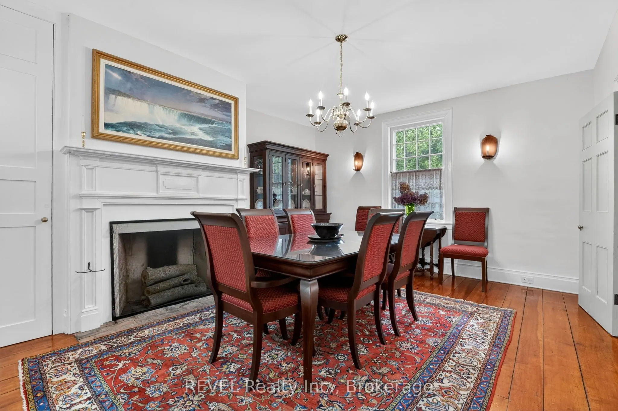 235 Simcoe Street