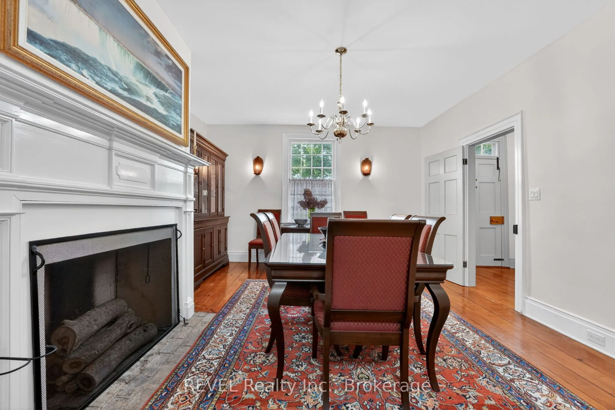 235 Simcoe Street
