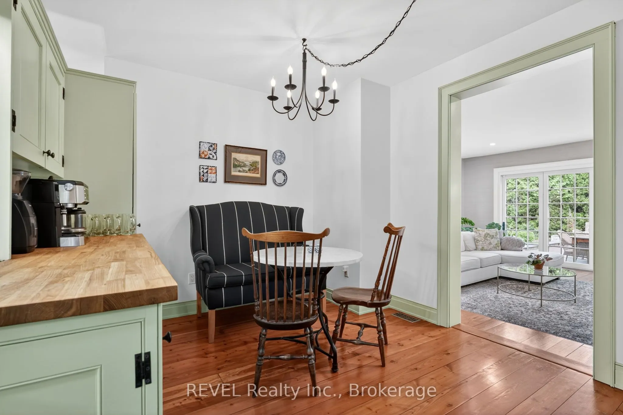 235 Simcoe Street