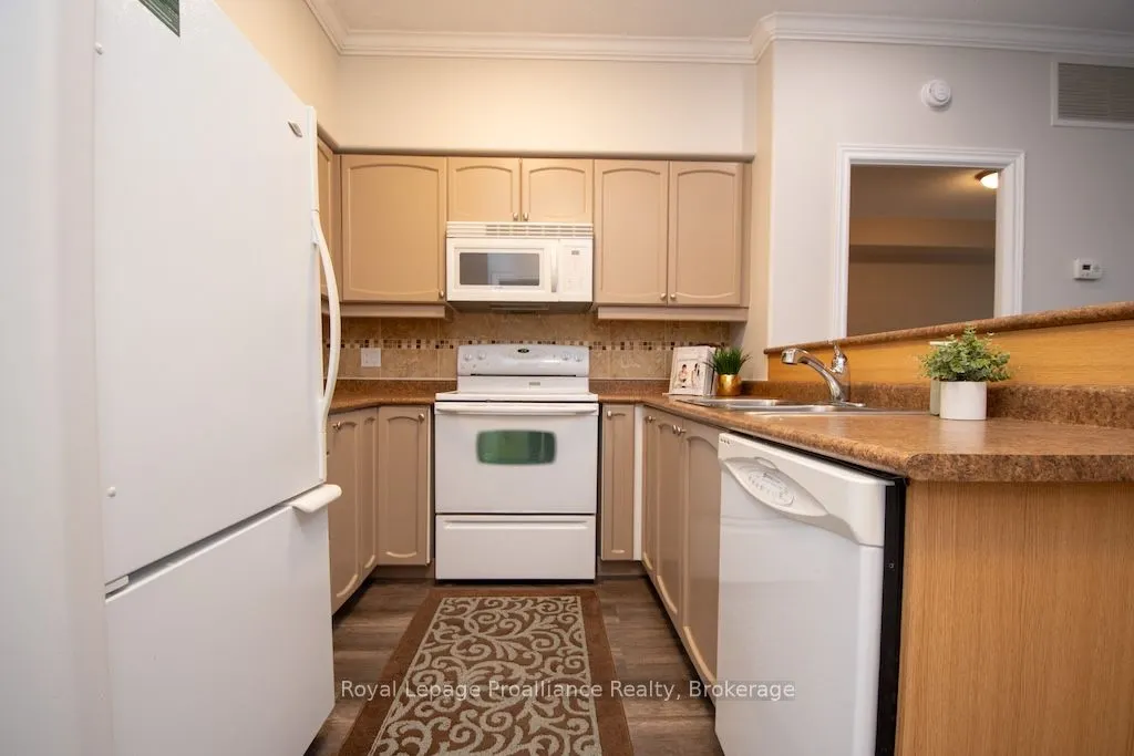 869 Clonsilla Avenue #212