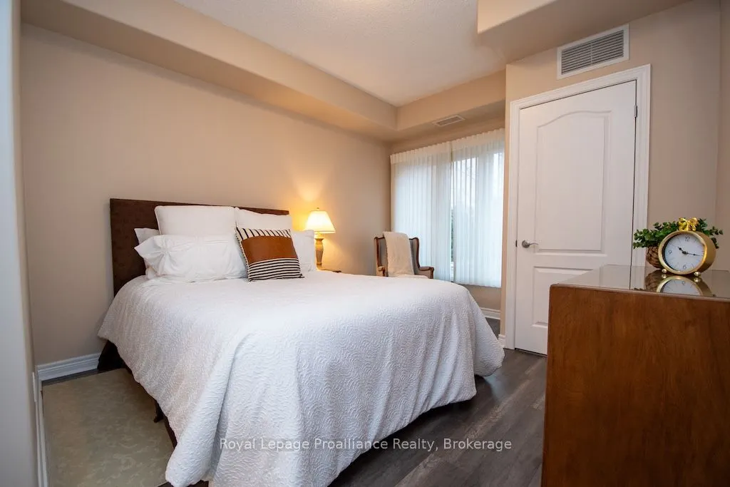 869 Clonsilla Avenue #212