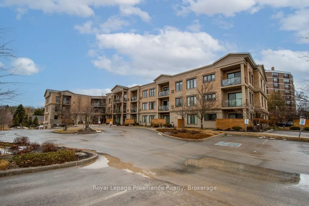 869 Clonsilla Avenue #212