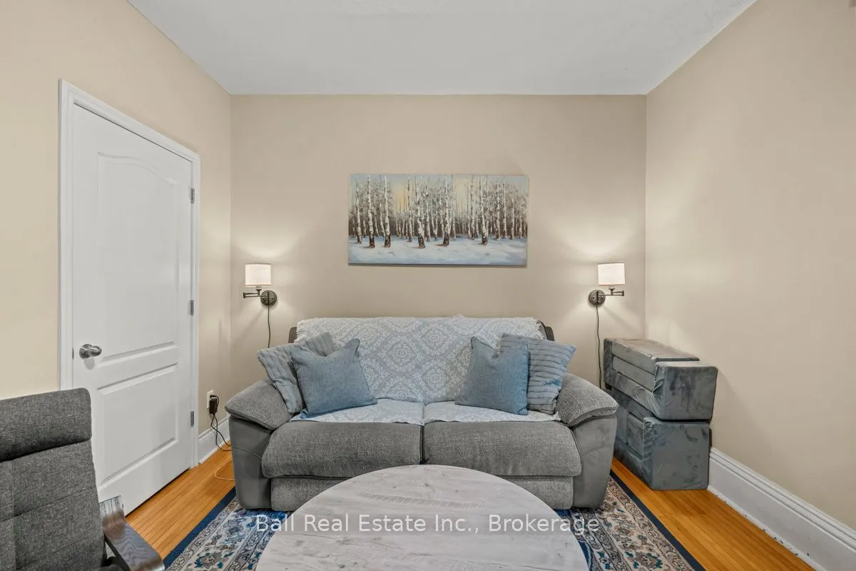 21 Aylmer Street S