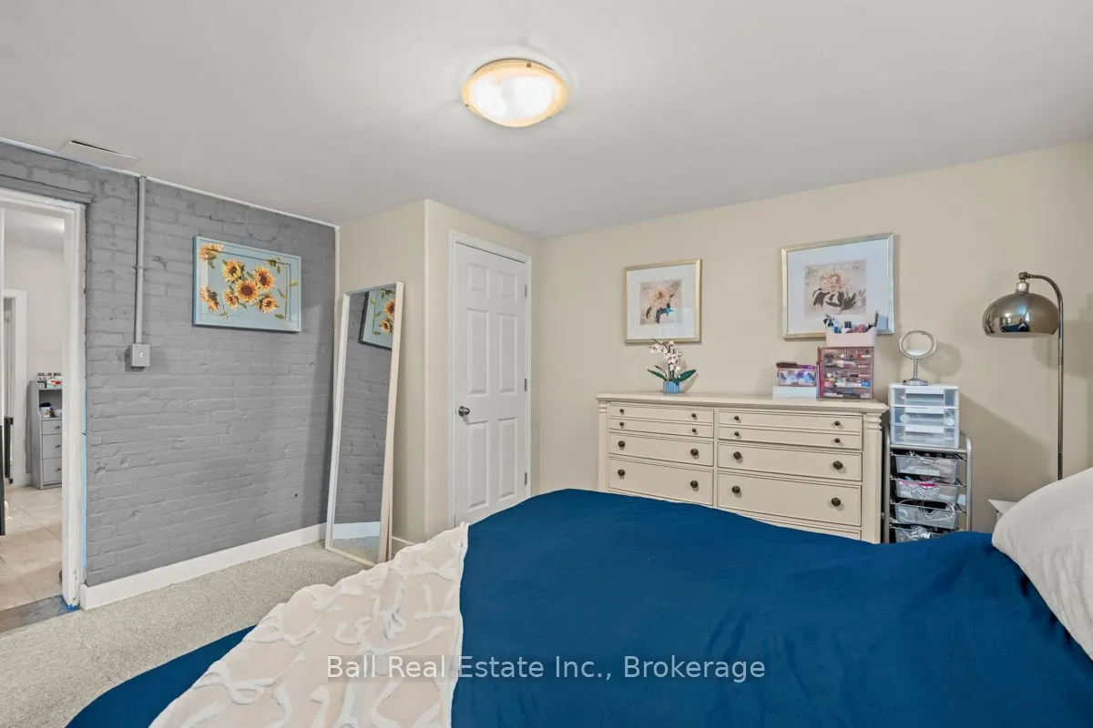 21 Aylmer Street S