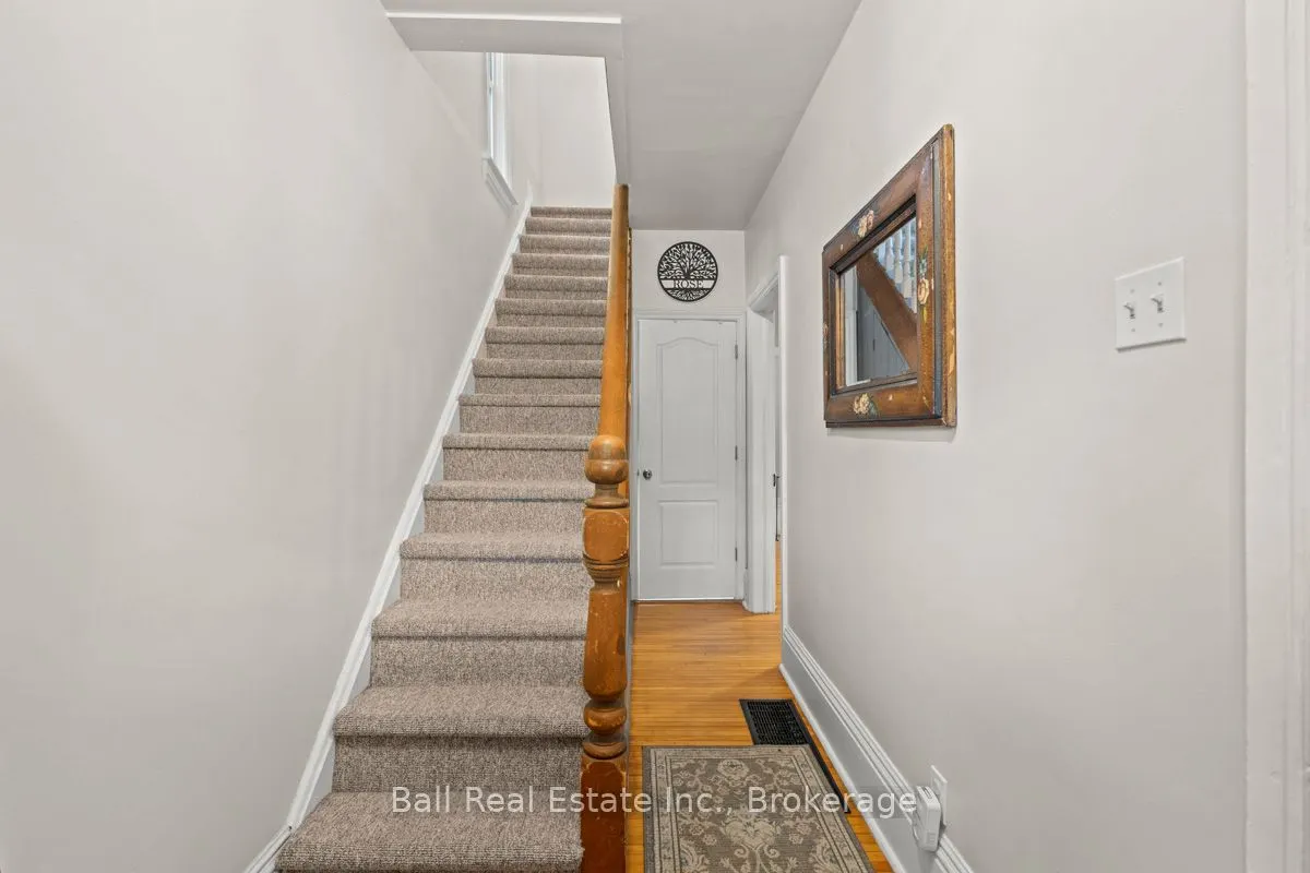 21 Aylmer Street S