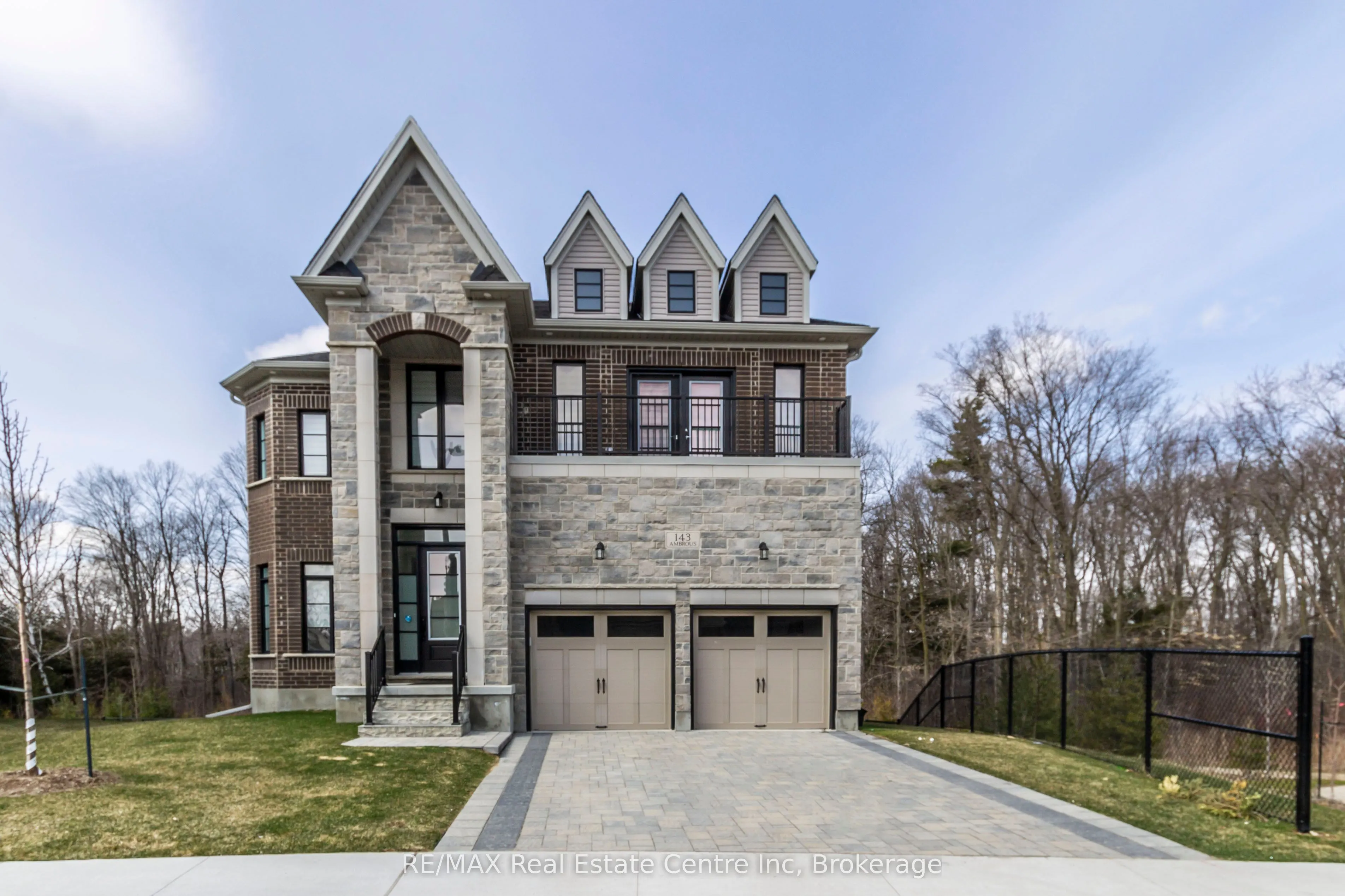 143 Ambrous Crescent