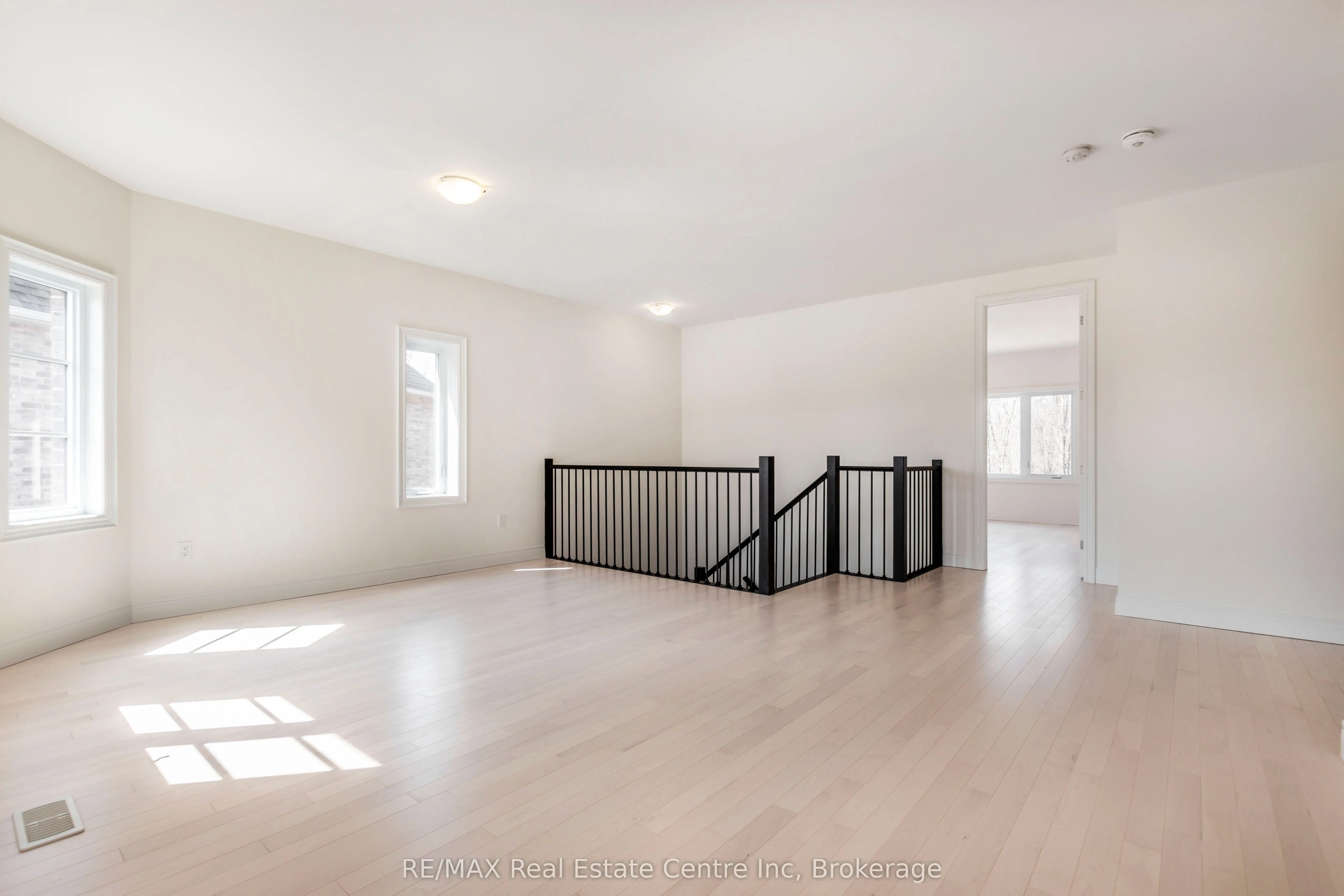 143 Ambrous Crescent