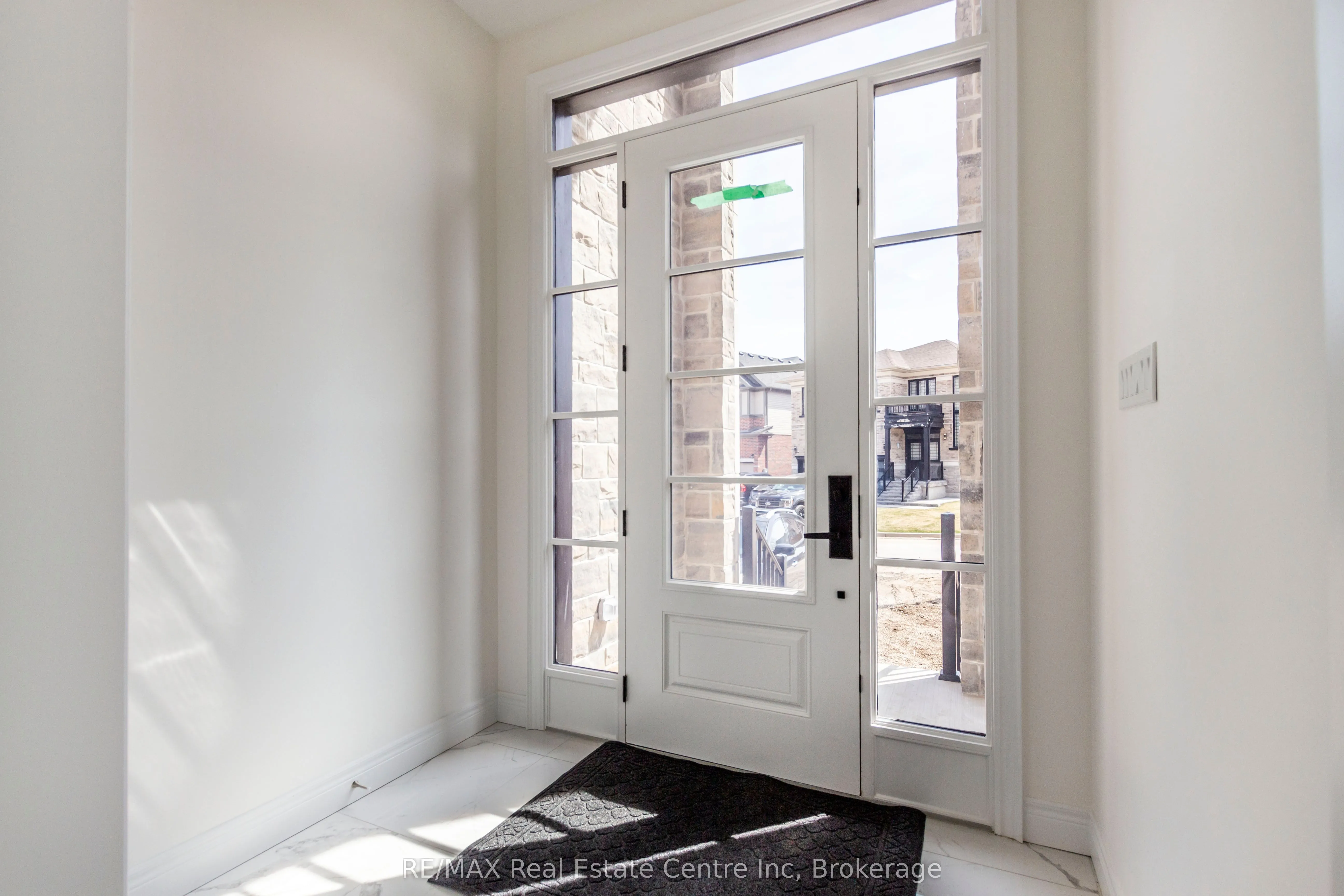 143 Ambrous Crescent