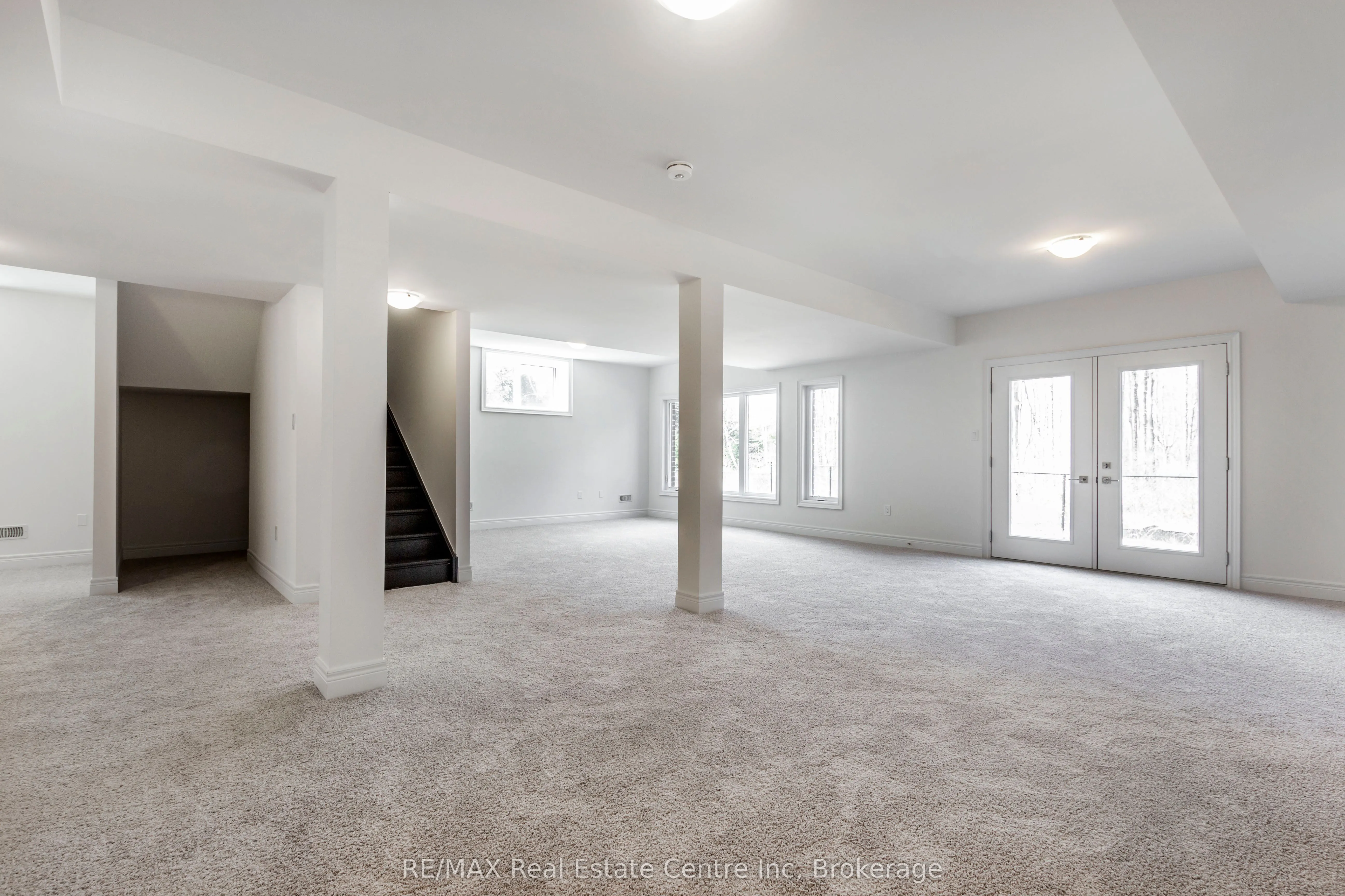 143 Ambrous Crescent