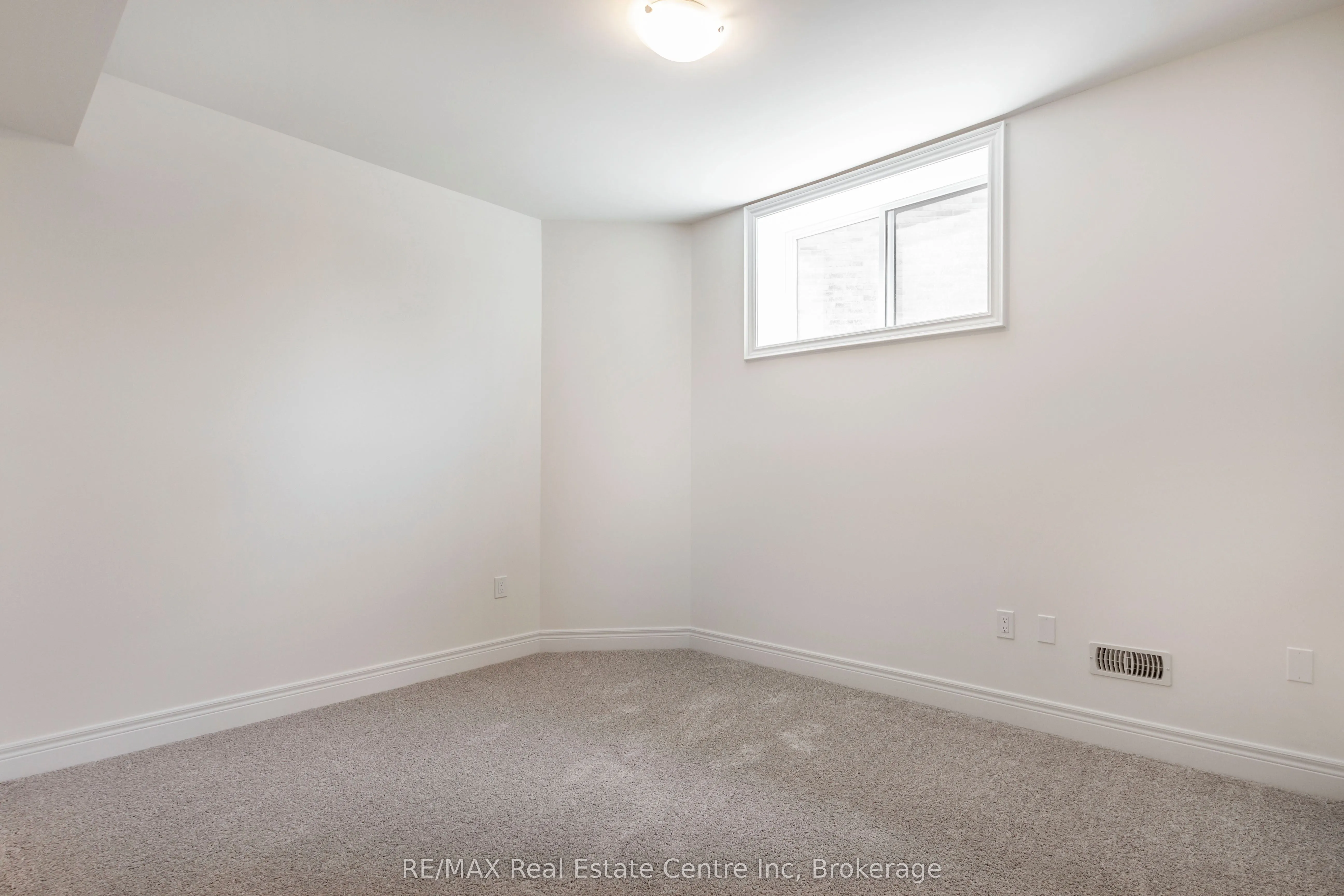 143 Ambrous Crescent
