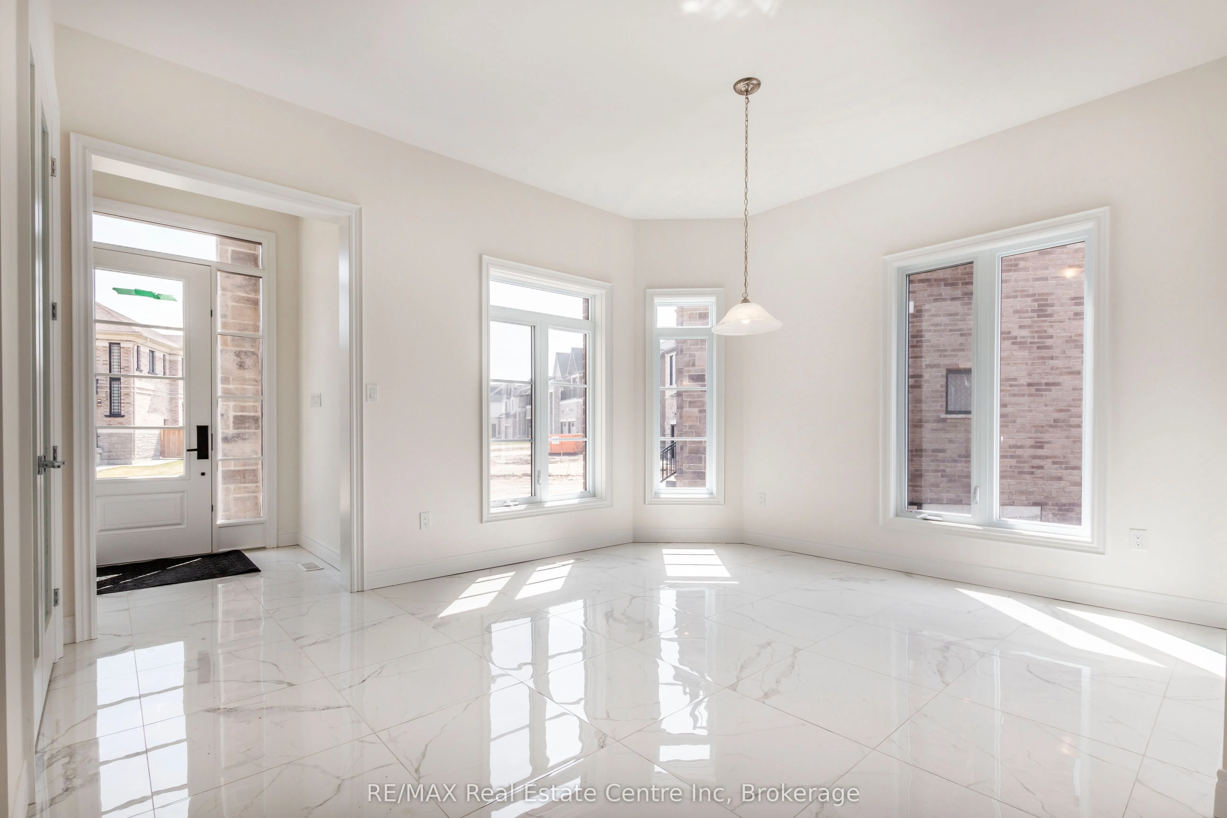 143 Ambrous Crescent