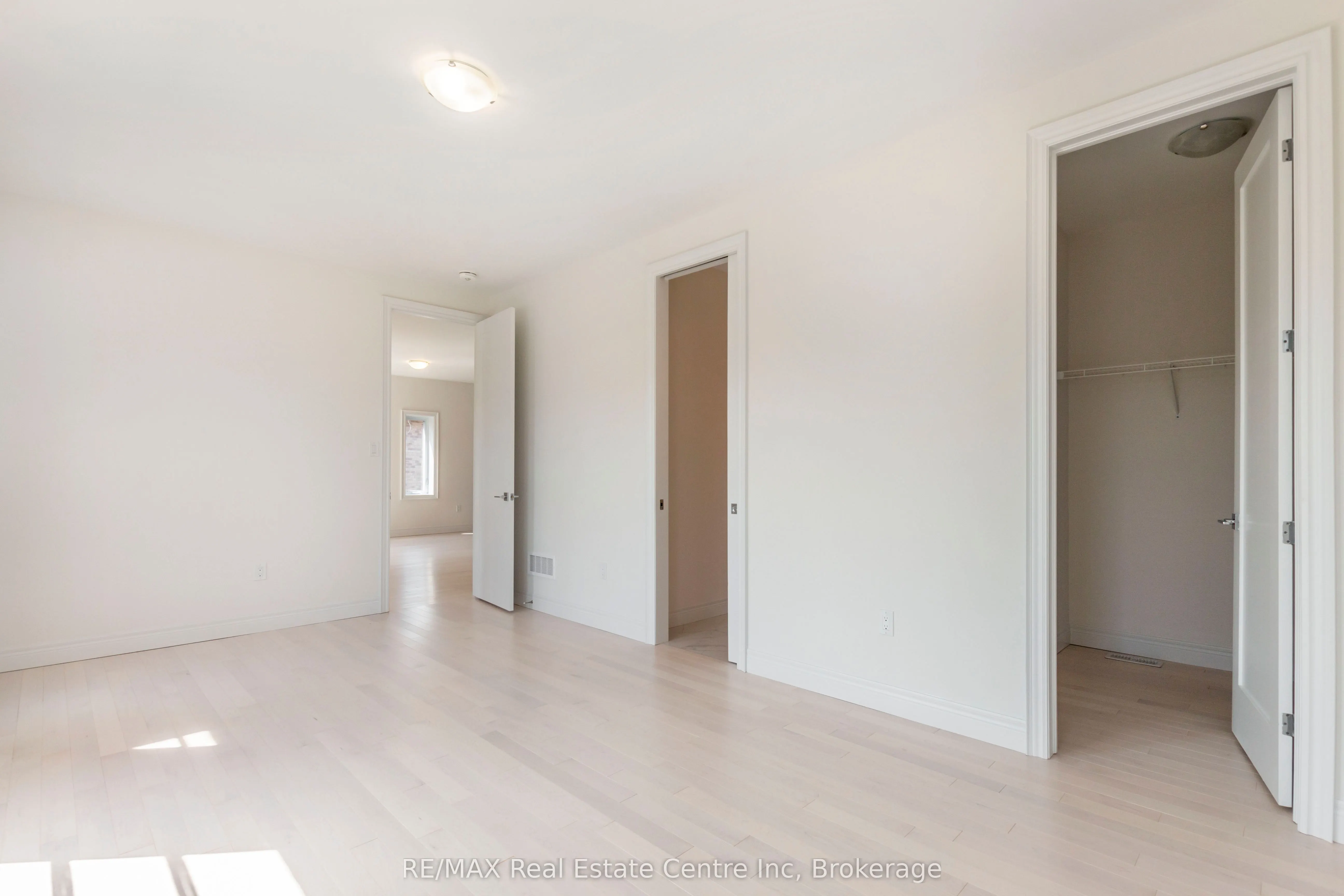 143 Ambrous Crescent